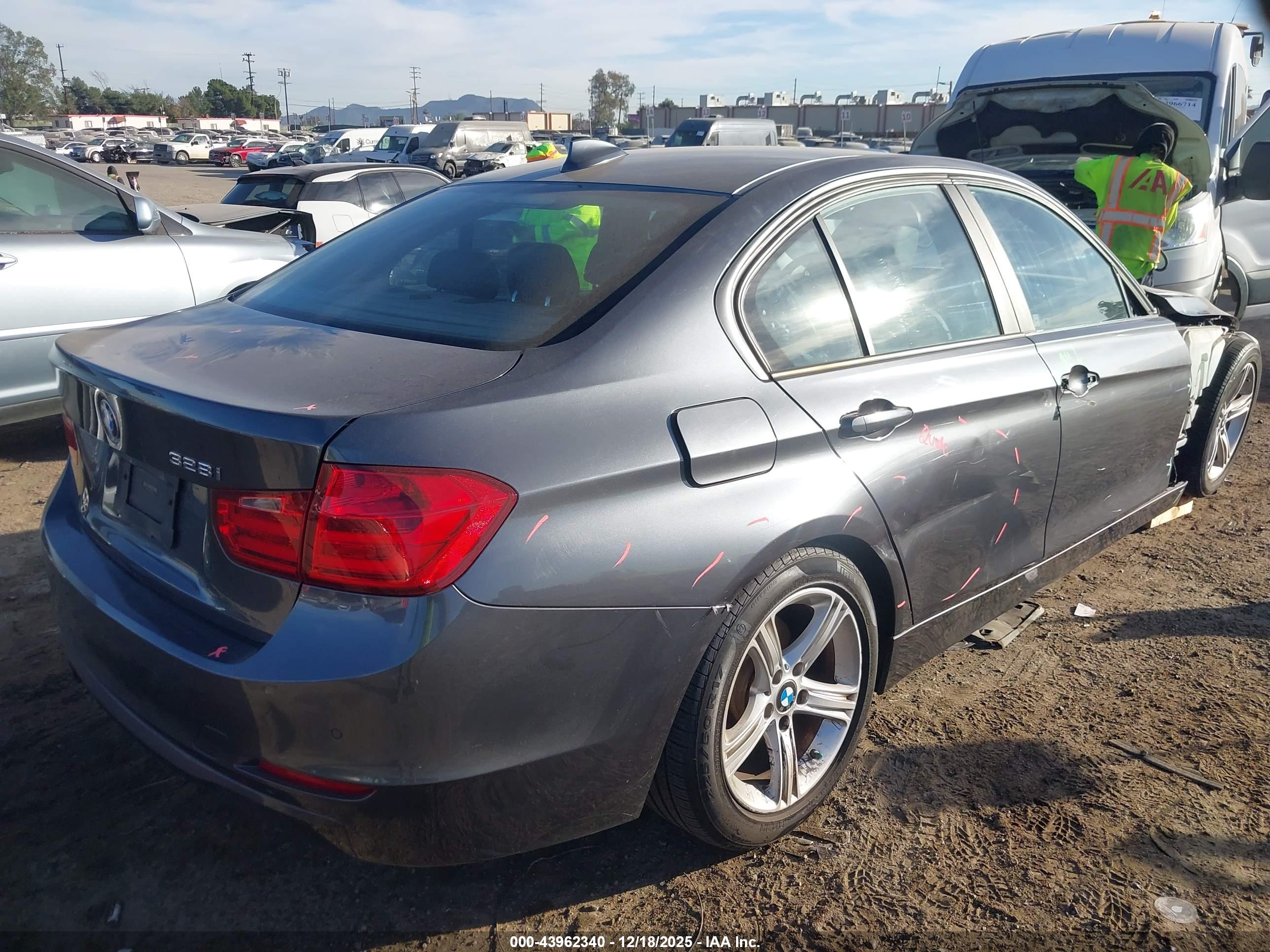 BMW 328I image 4