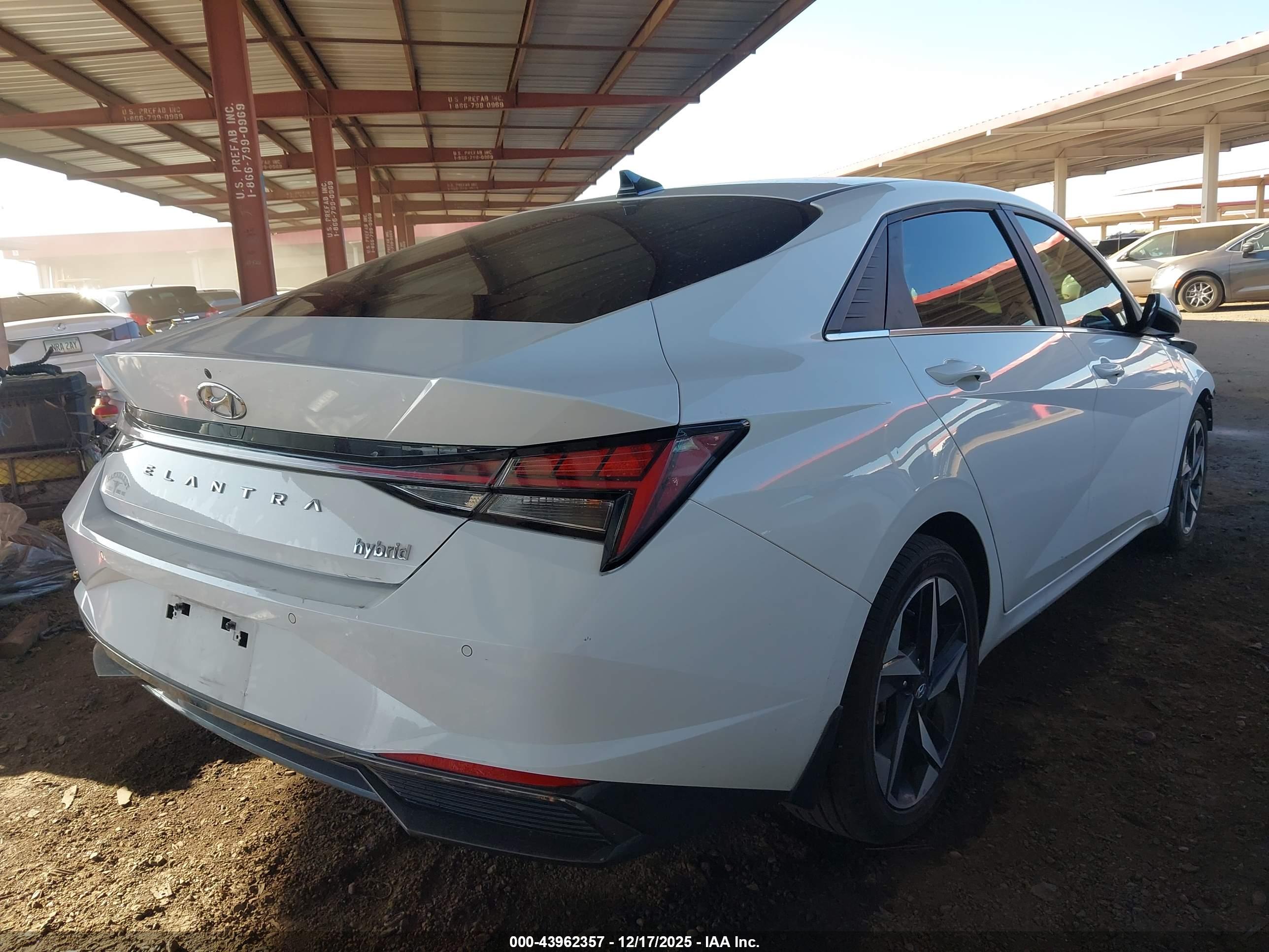HYUNDAI ELANTRA image 4