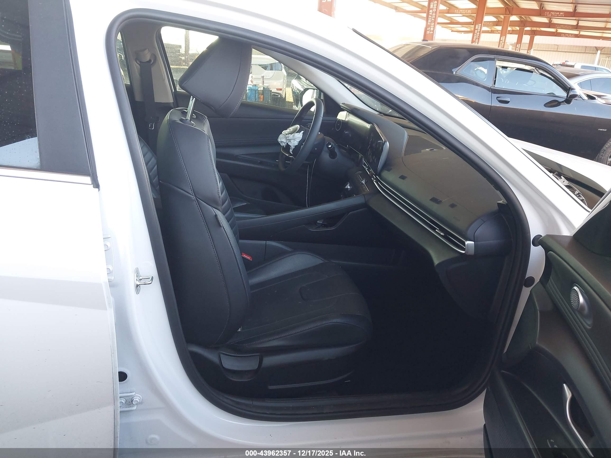 HYUNDAI ELANTRA image 5