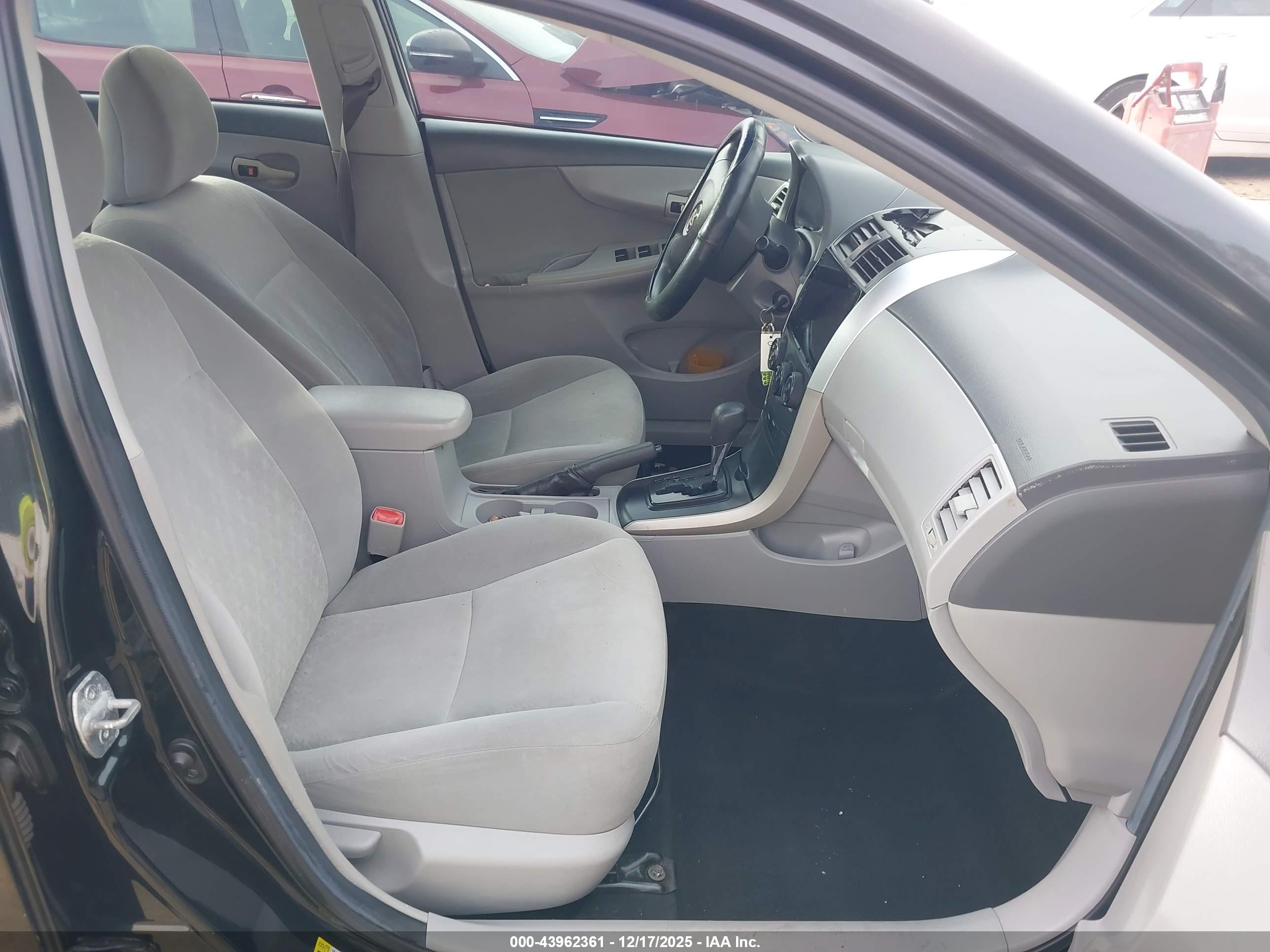 TOYOTA COROLLA image 5