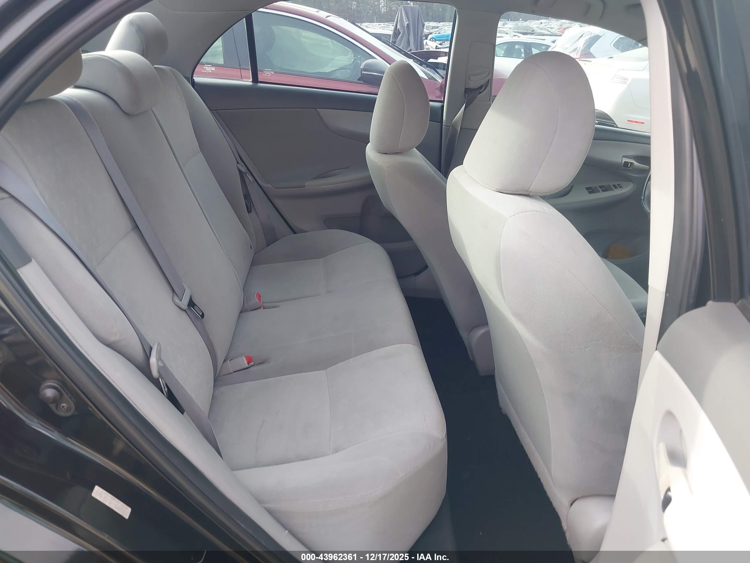 TOYOTA COROLLA image 8