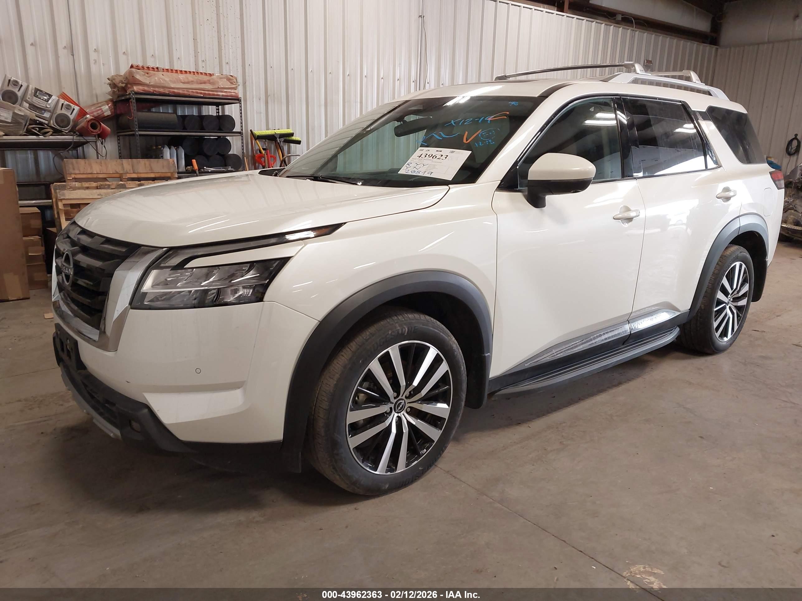 NISSAN PATHFINDER image 2