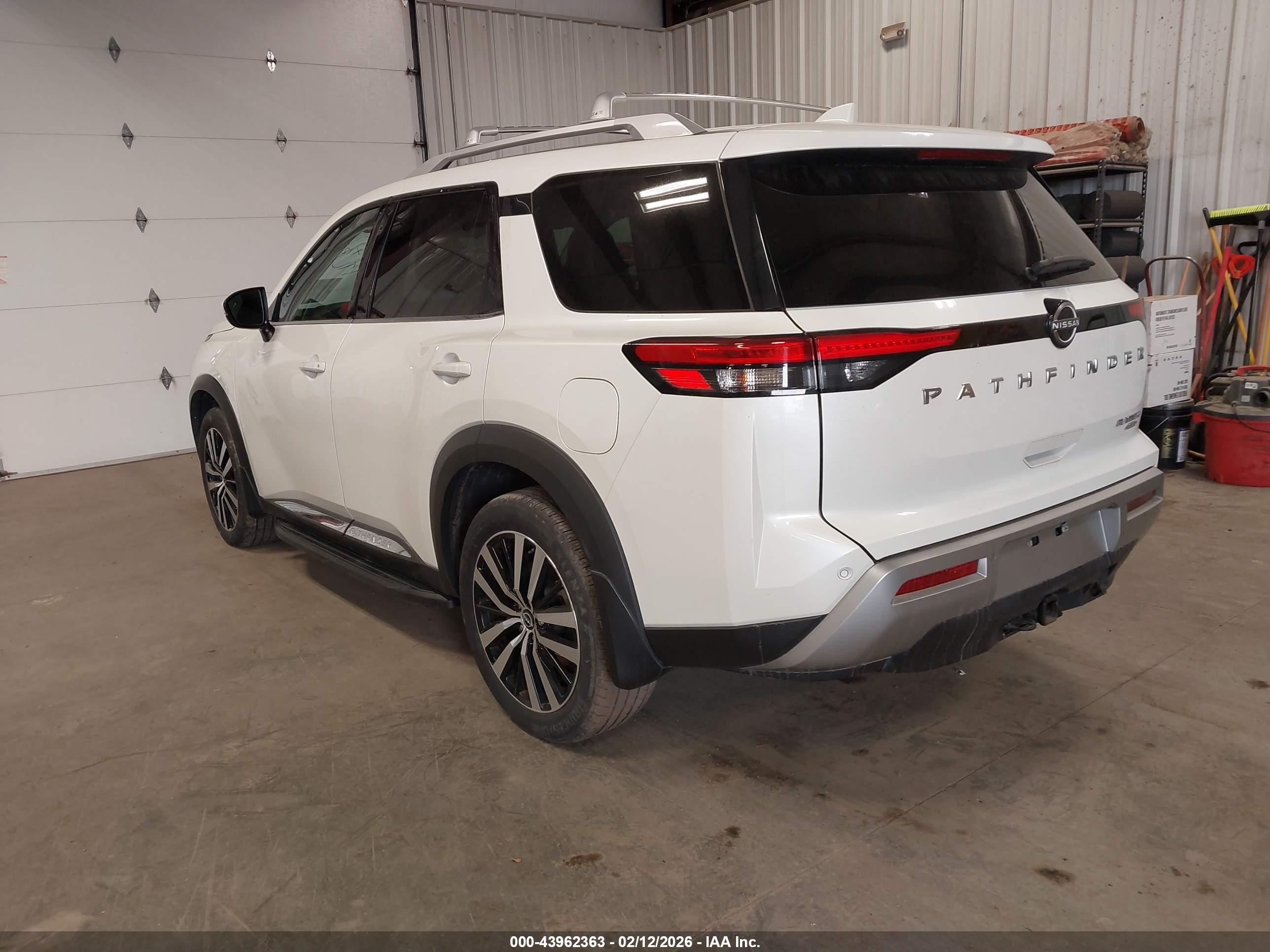 NISSAN PATHFINDER image 3