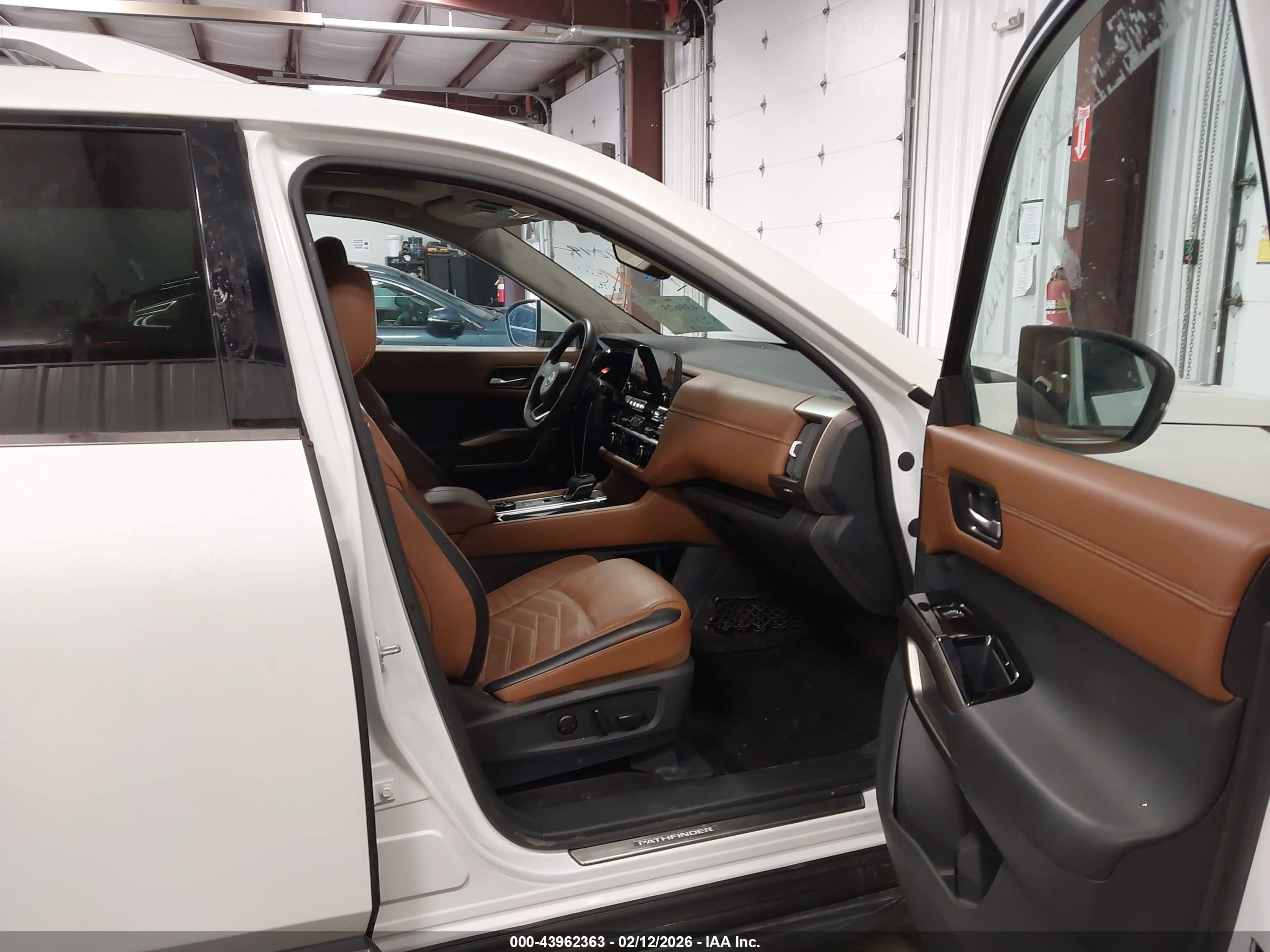 NISSAN PATHFINDER image 5