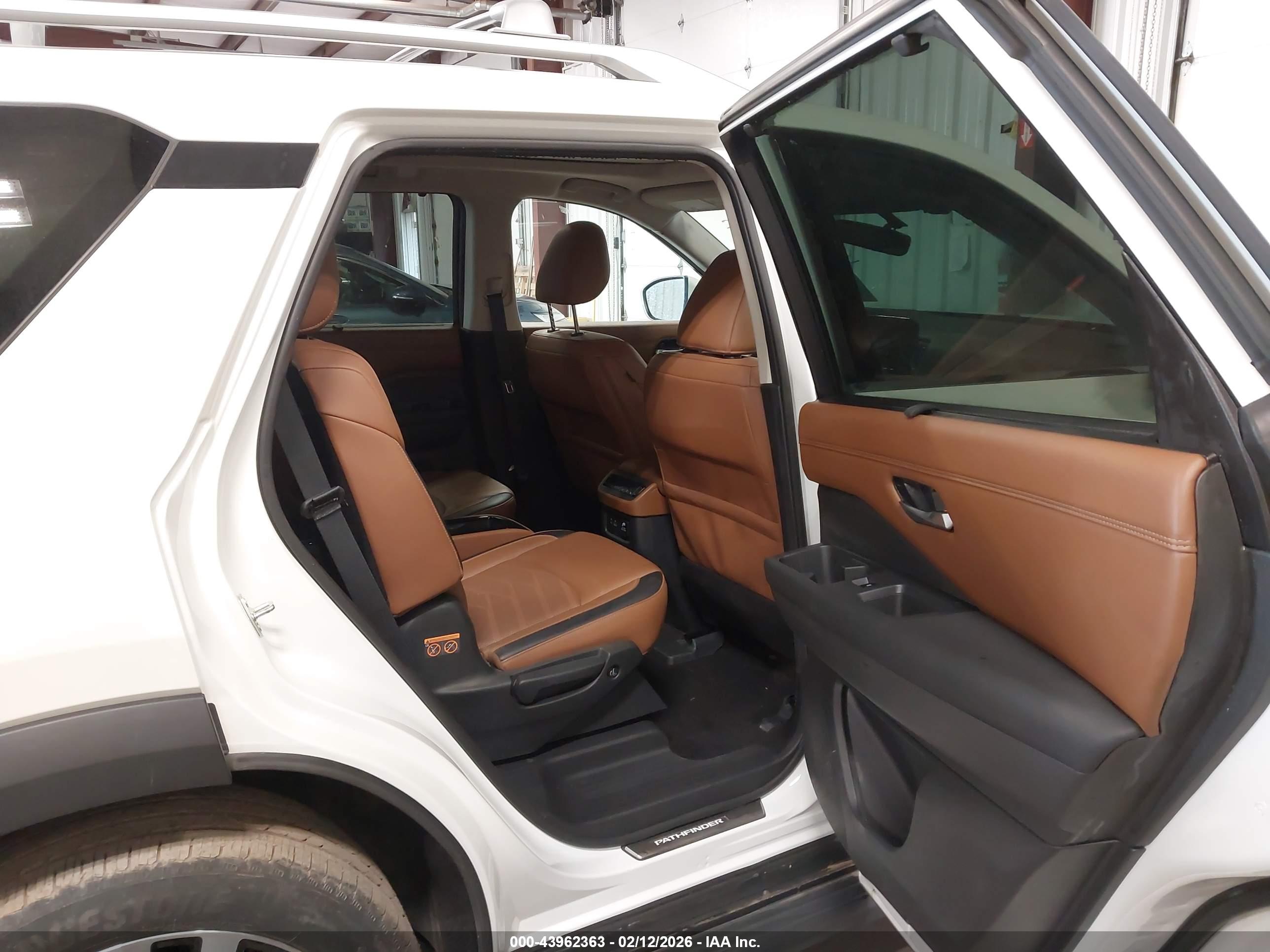 NISSAN PATHFINDER image 8