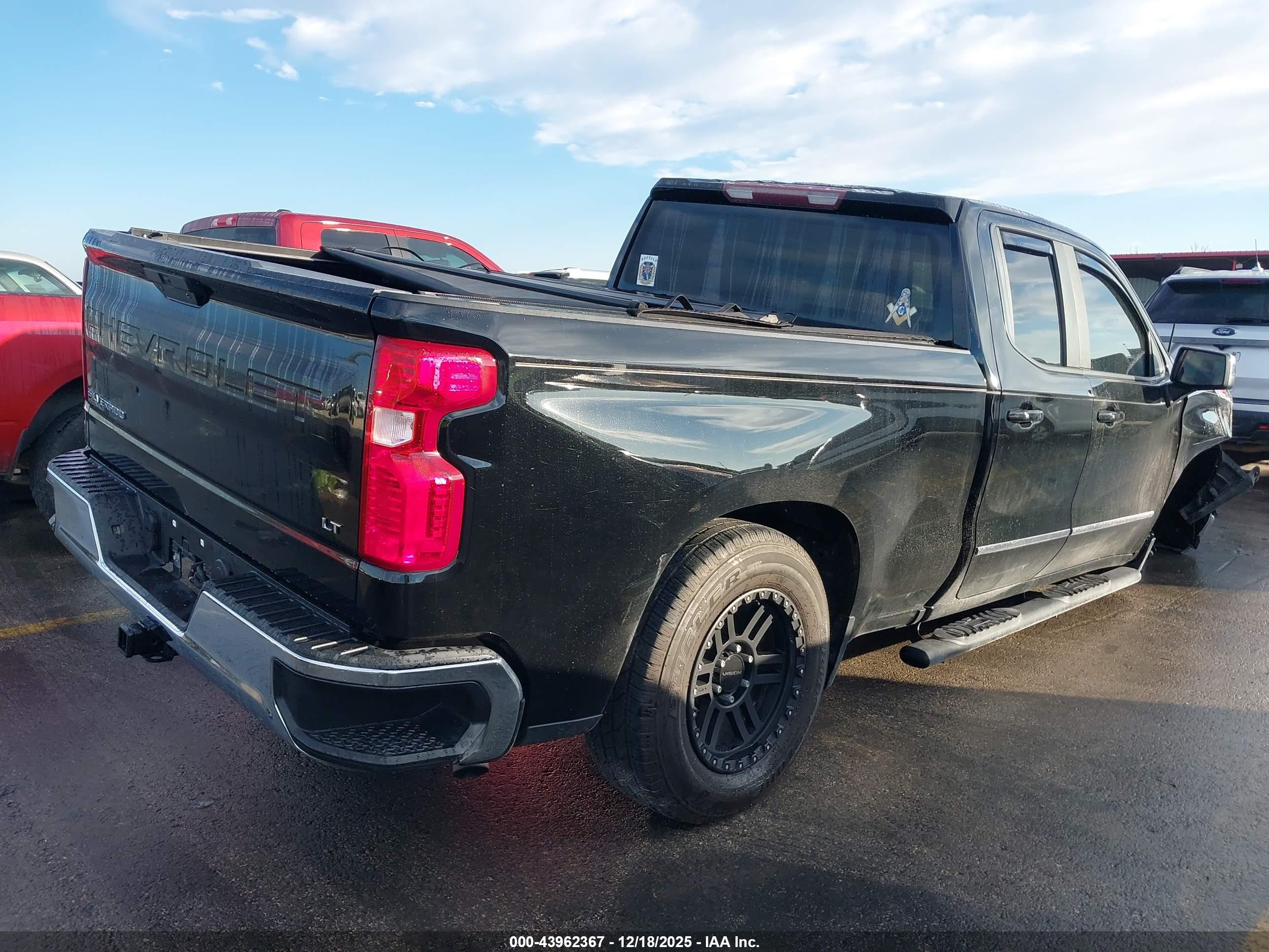 CHEVROLET SILVERADO image 4
