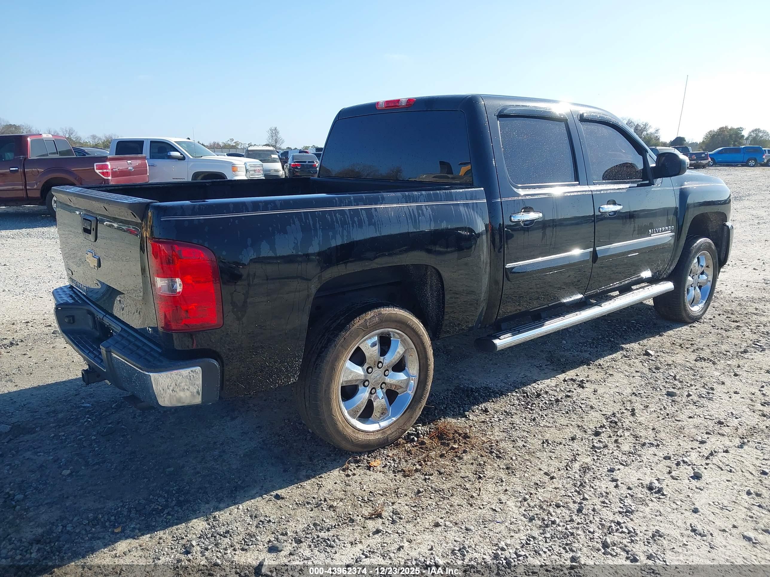 CHEVROLET SILVERADO image 4