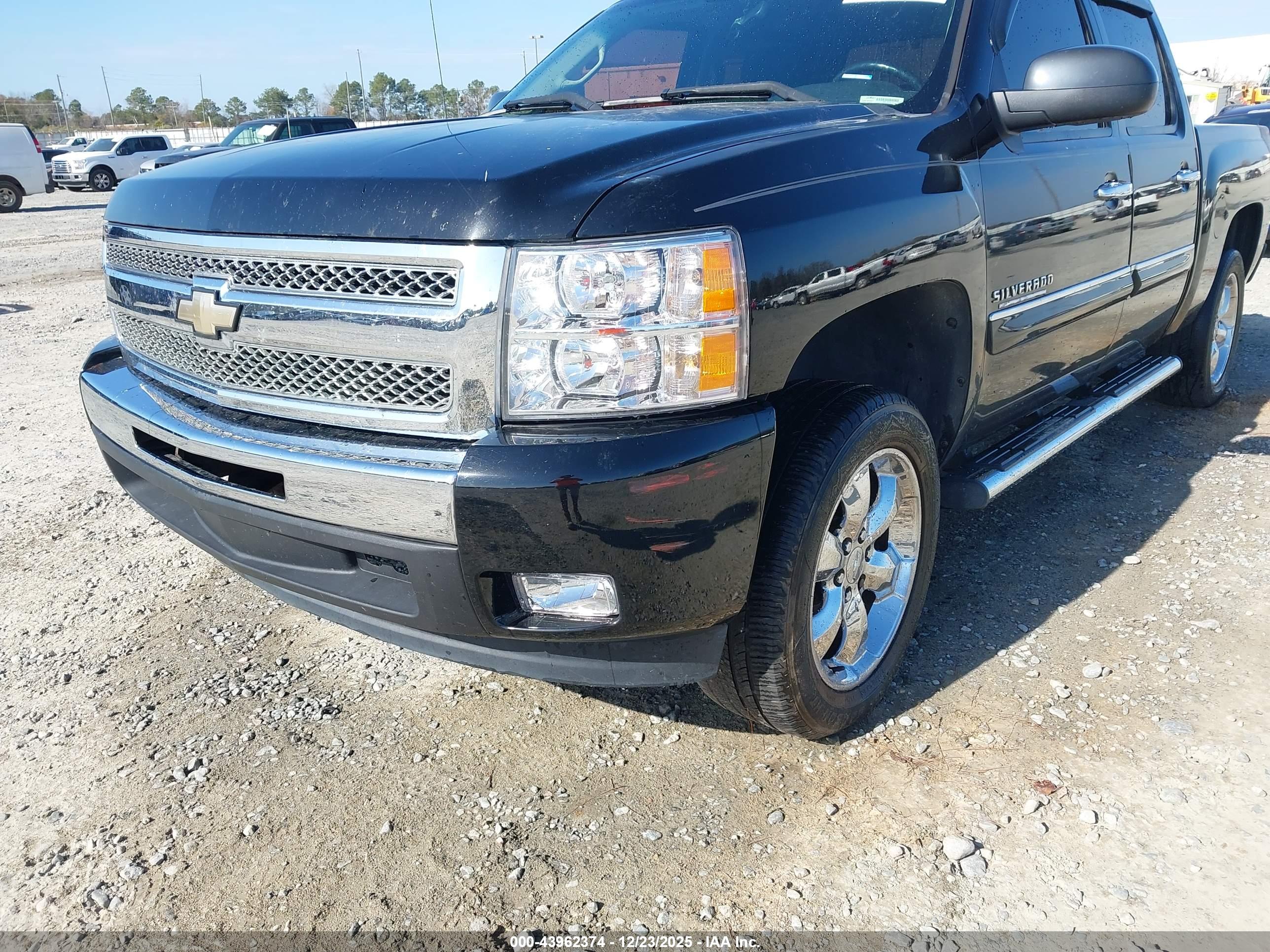 CHEVROLET SILVERADO image 6