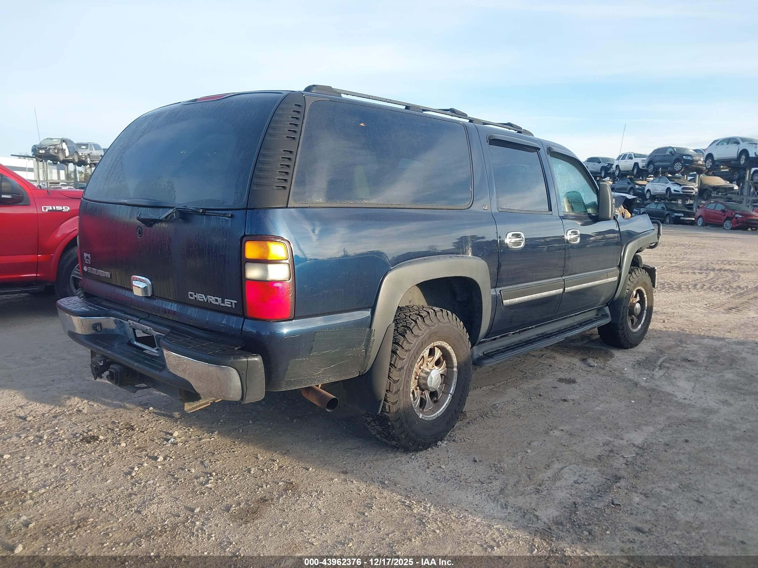 CHEVROLET SUBURBAN image 4