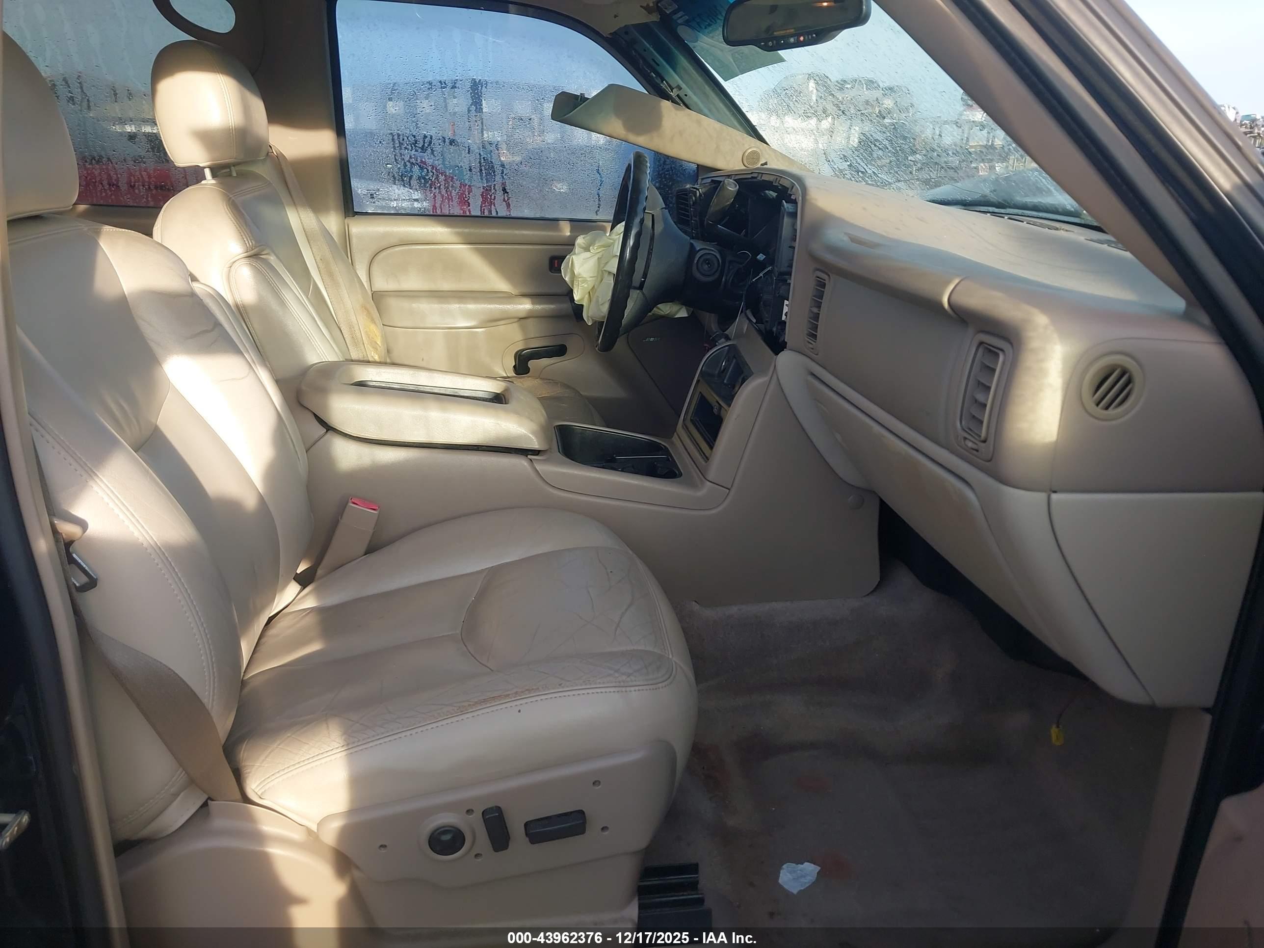 CHEVROLET SUBURBAN image 5