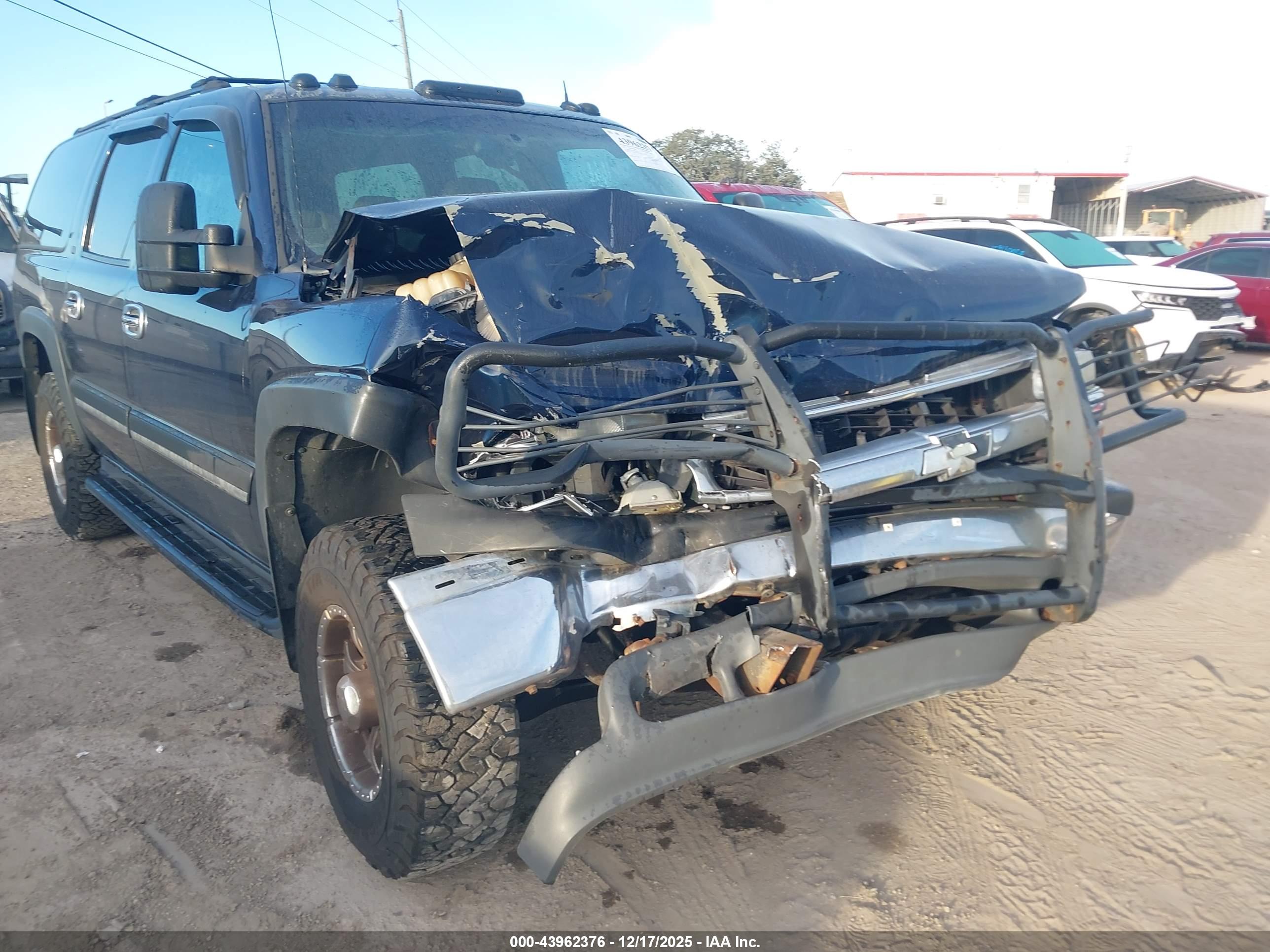 CHEVROLET SUBURBAN image 6