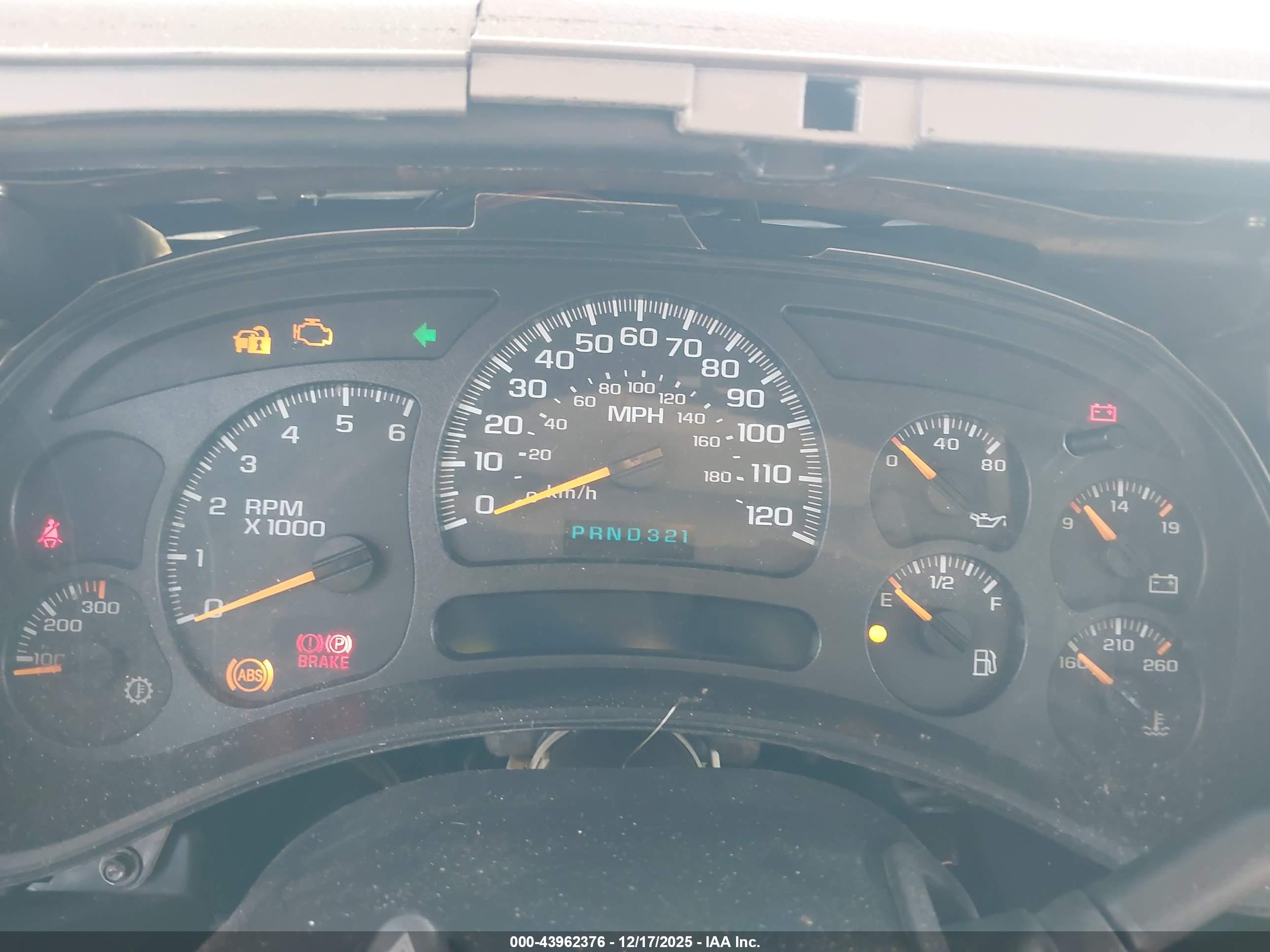 CHEVROLET SUBURBAN image 7