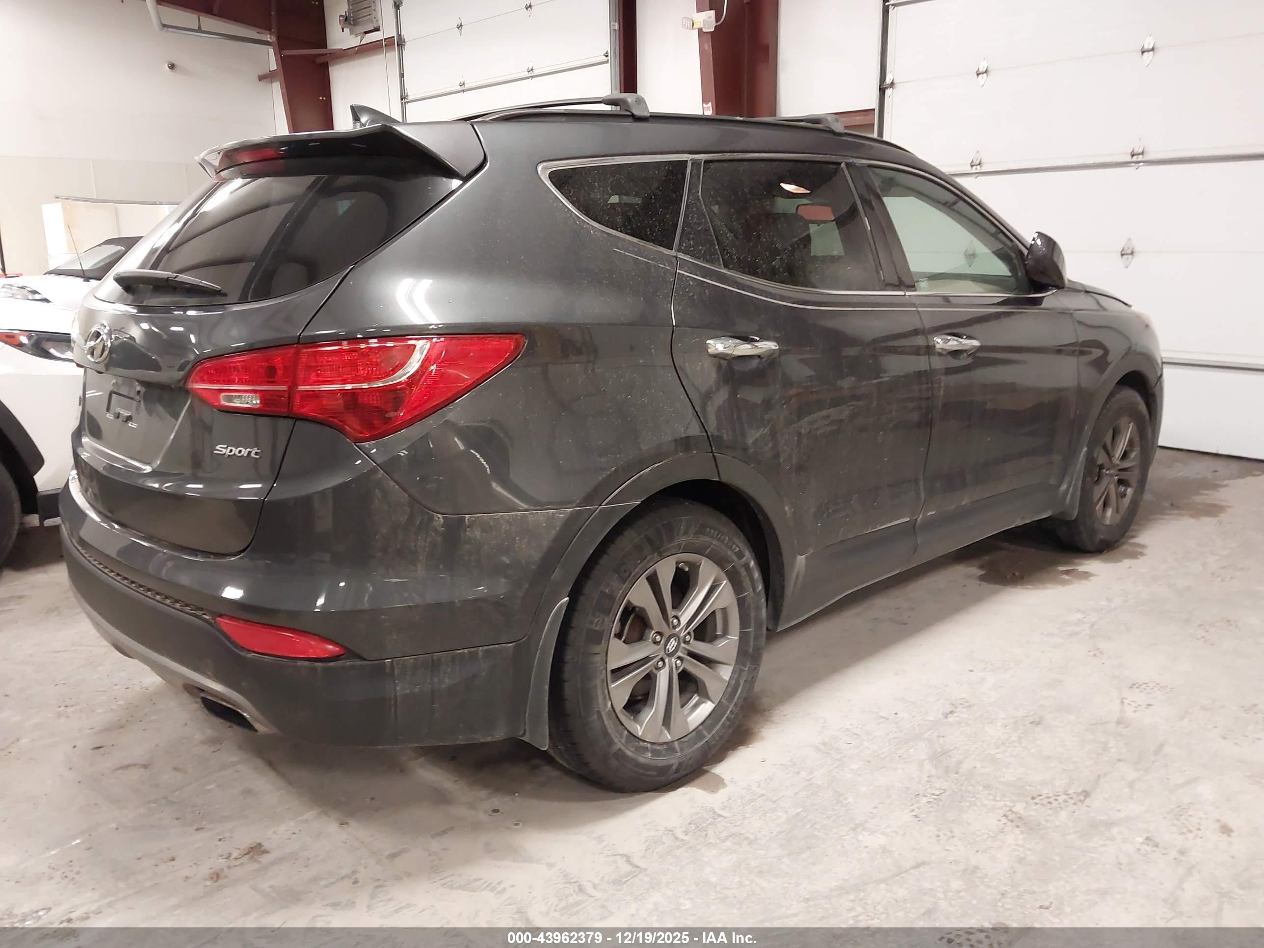 HYUNDAI SANTA image 4