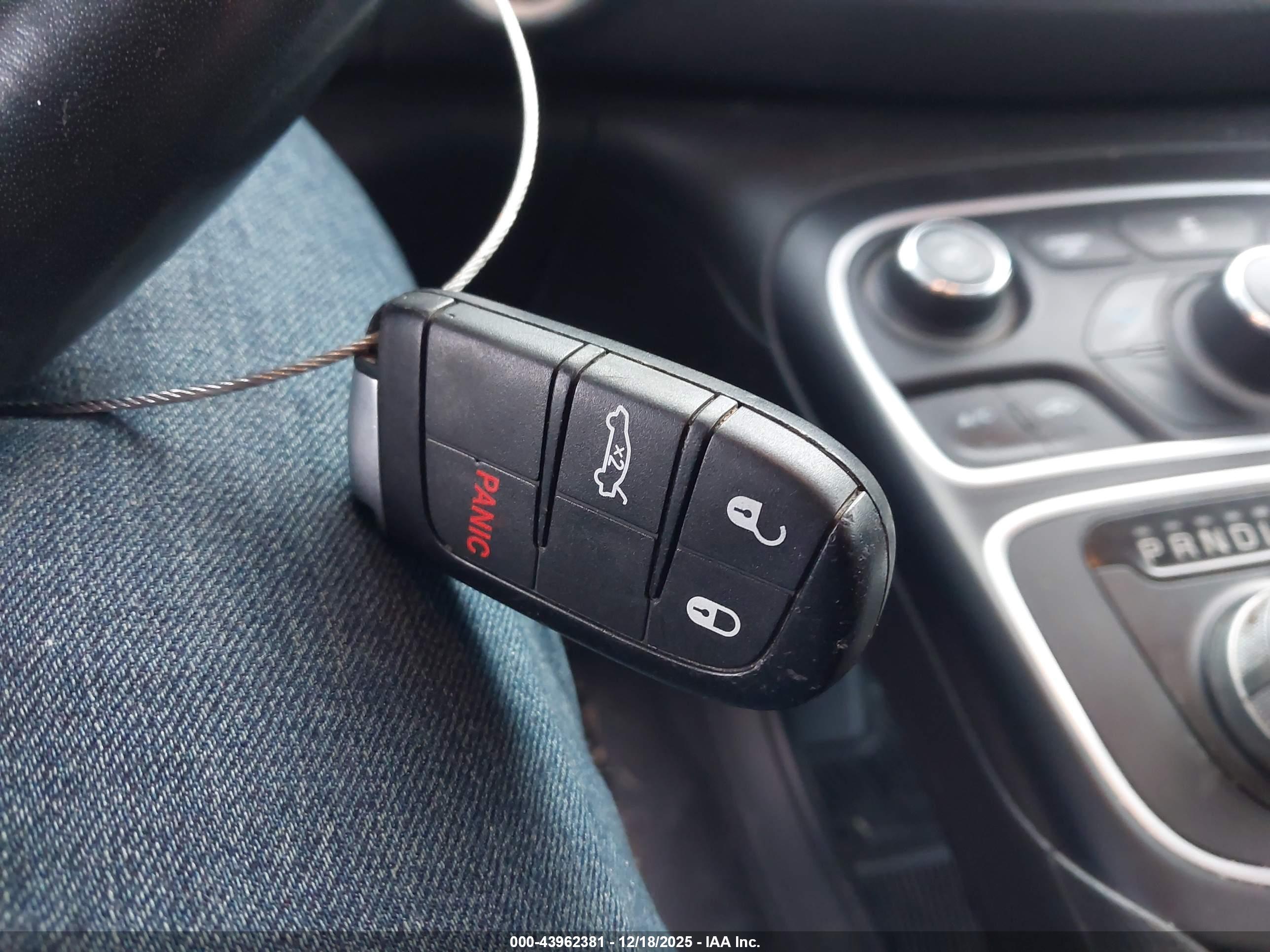 CHRYSLER 200 image 11
