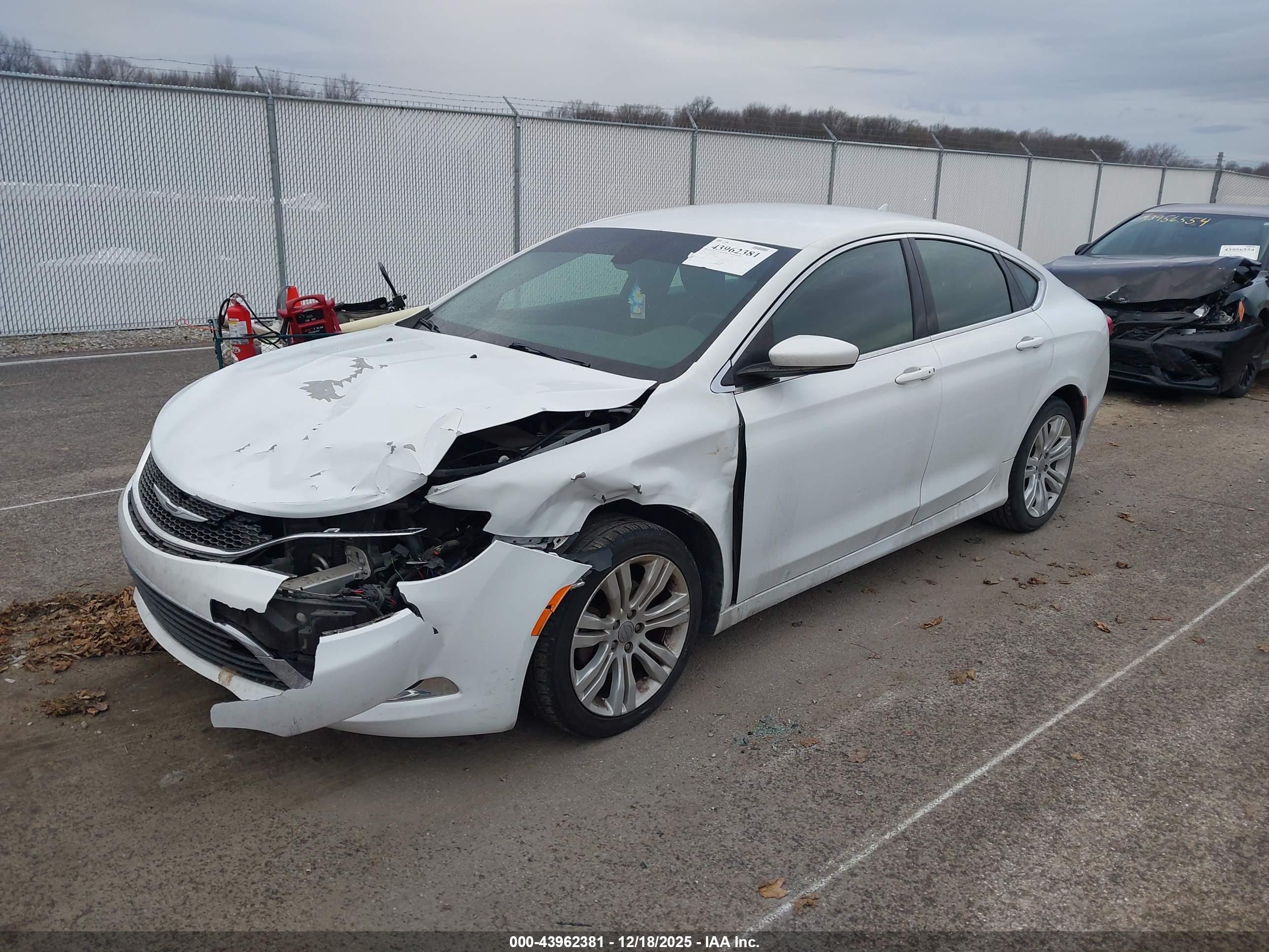 CHRYSLER 200 image 2