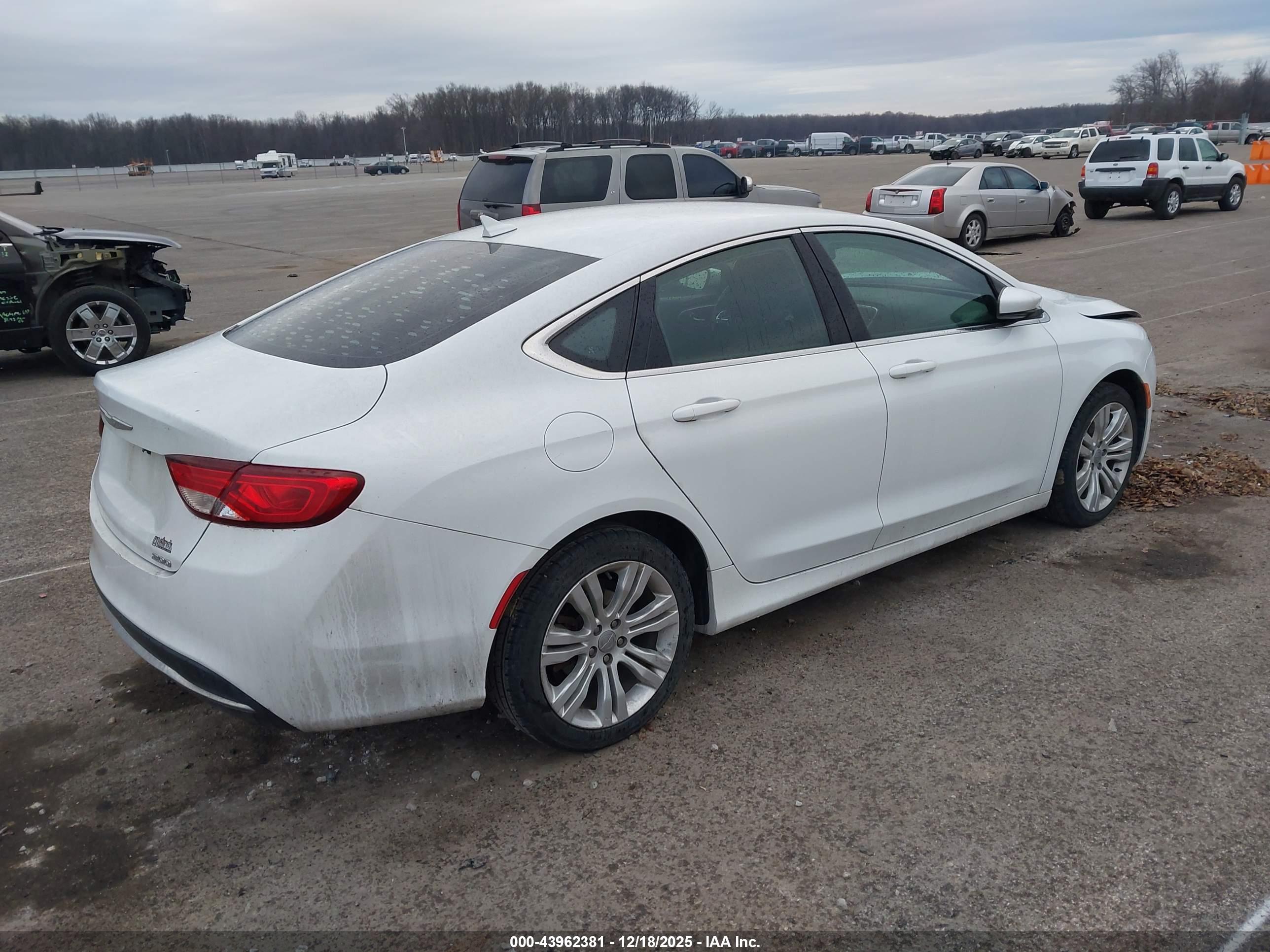 CHRYSLER 200 image 4