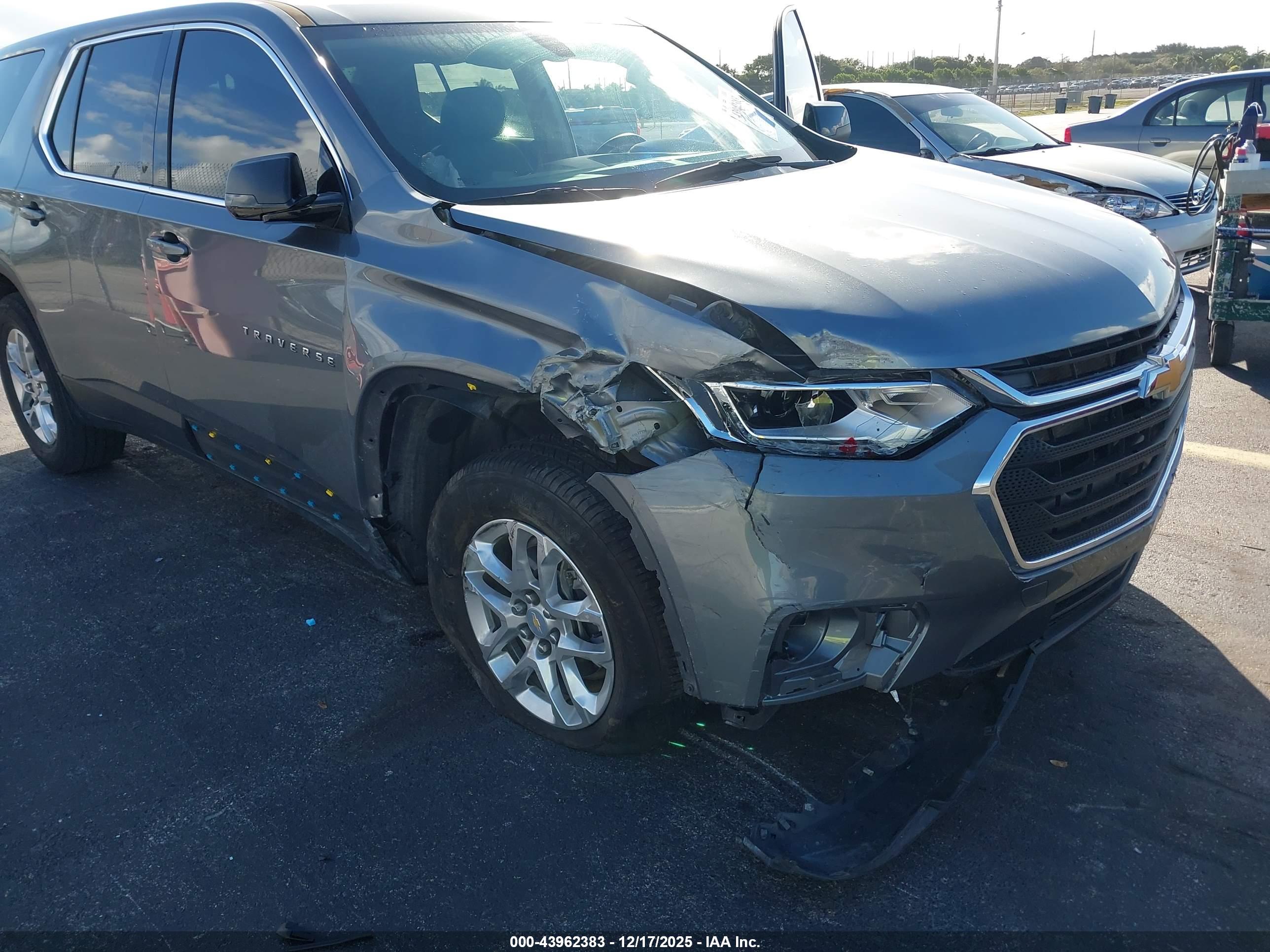 CHEVROLET TRAVERSE image 6