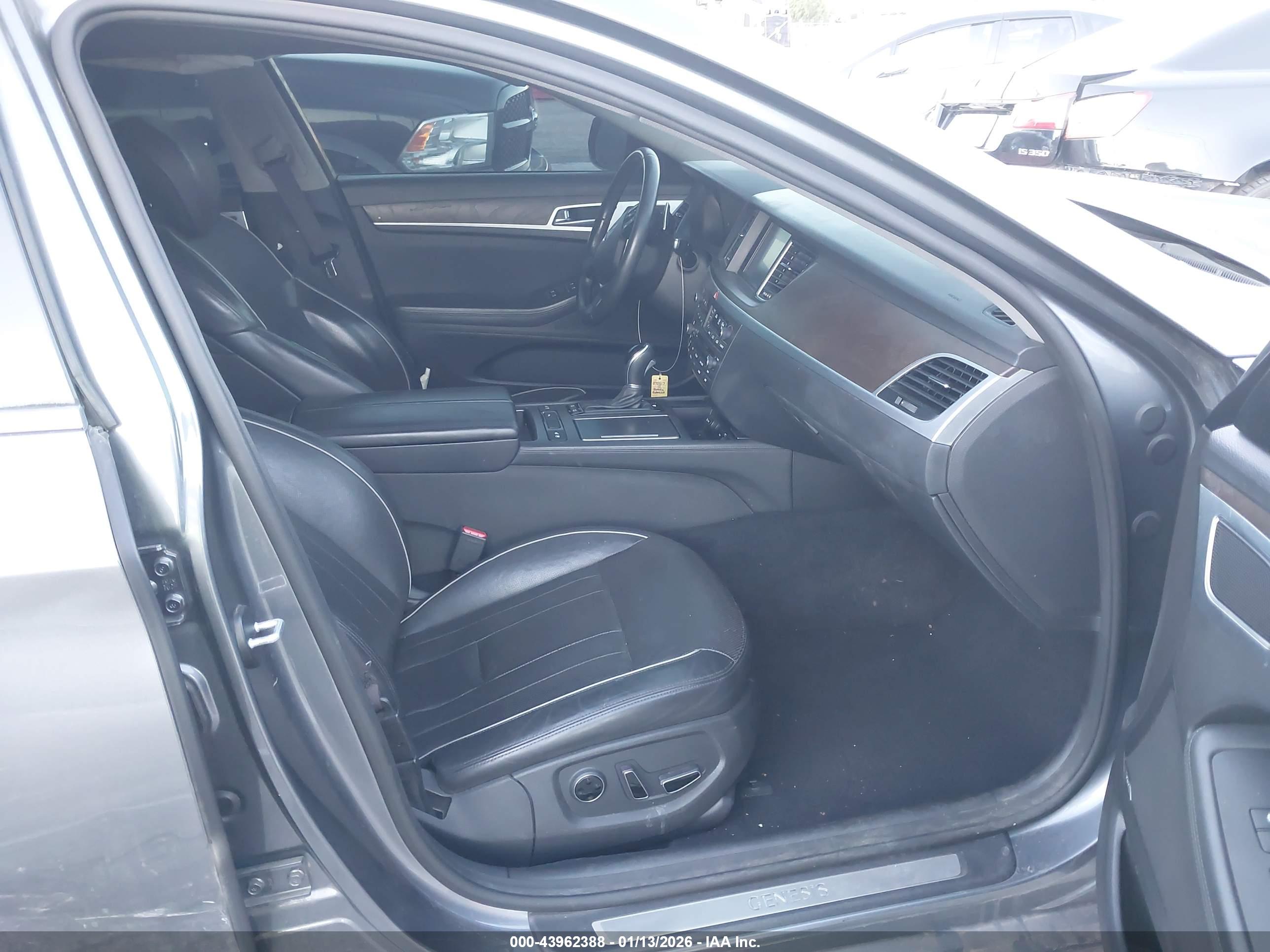 HYUNDAI GENESIS image 5