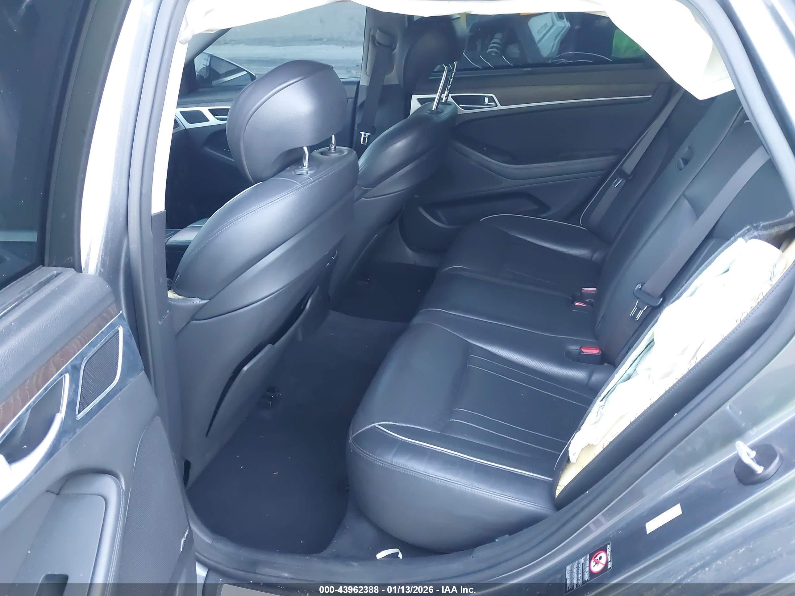 HYUNDAI GENESIS image 8