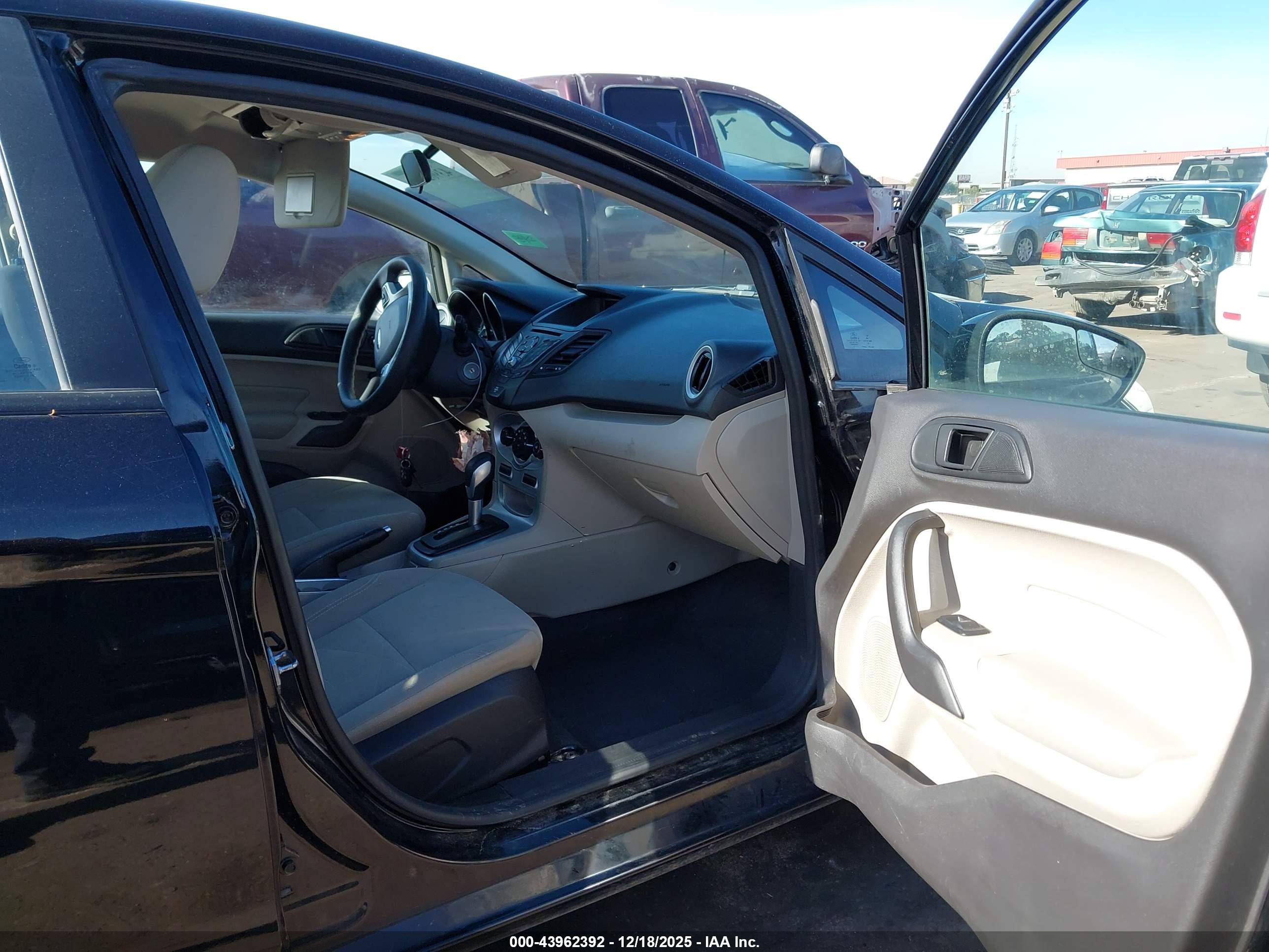 FORD FIESTA image 5
