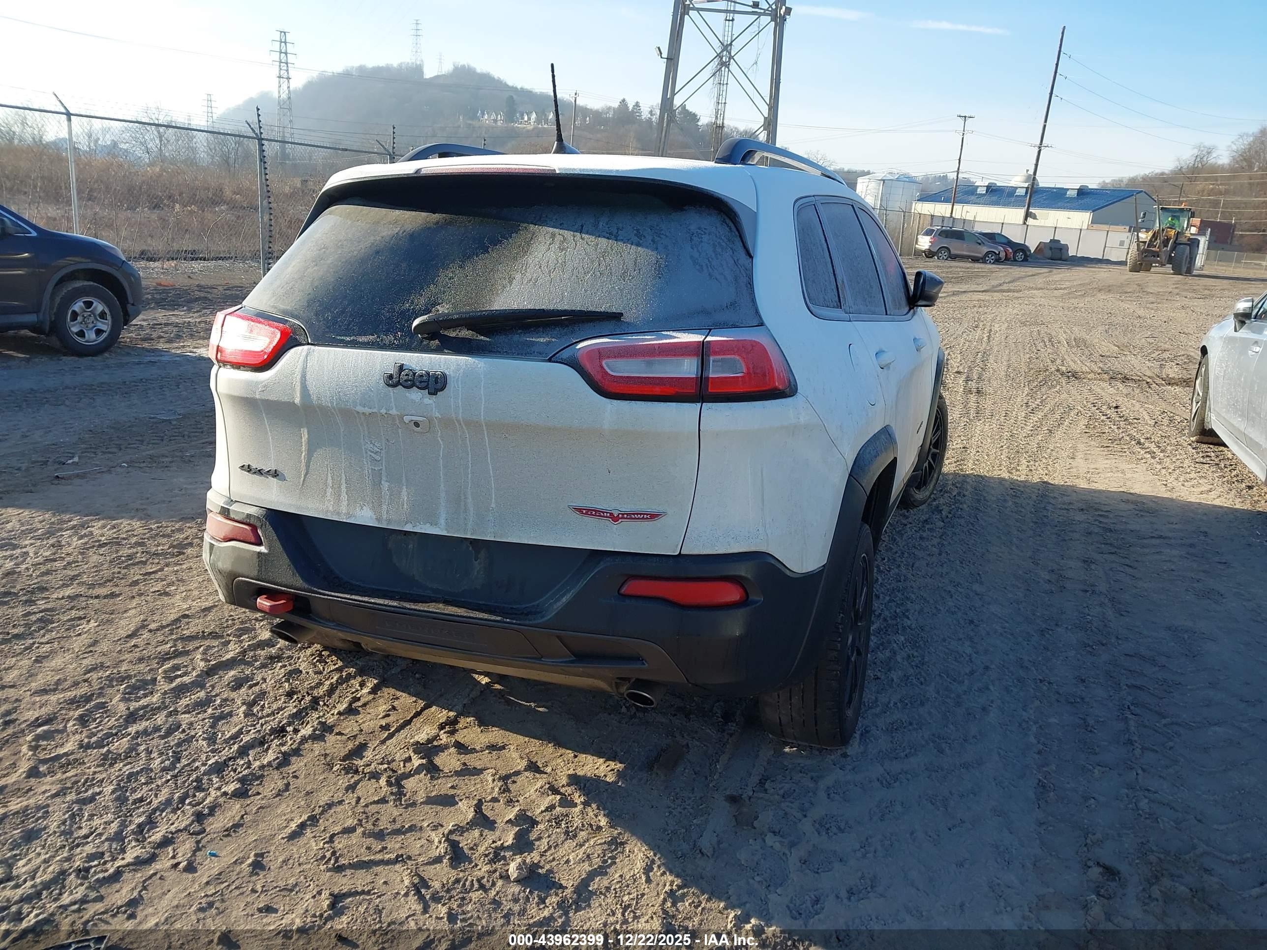 JEEP CHEROKEE image 4