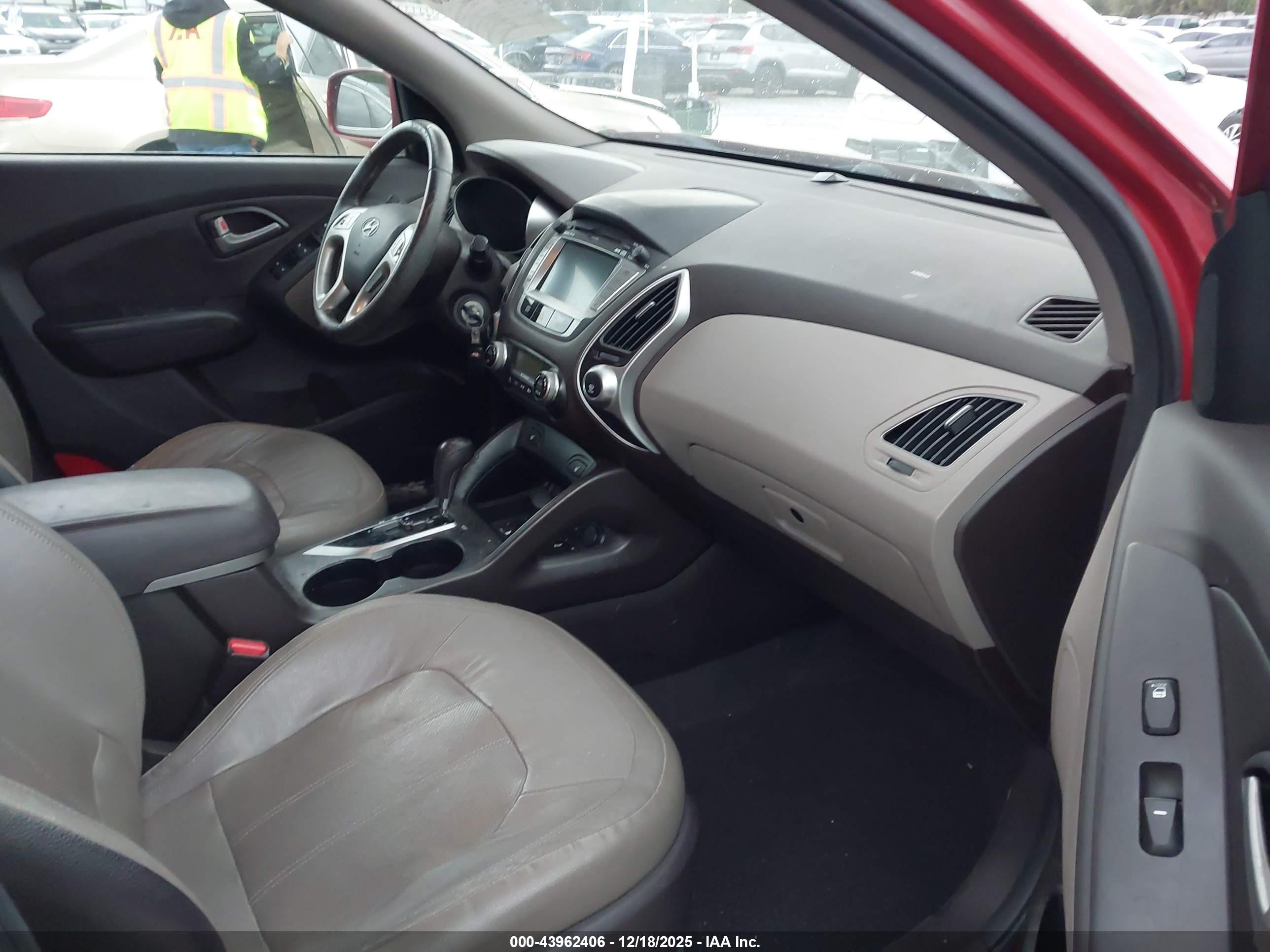 HYUNDAI TUCSON image 5