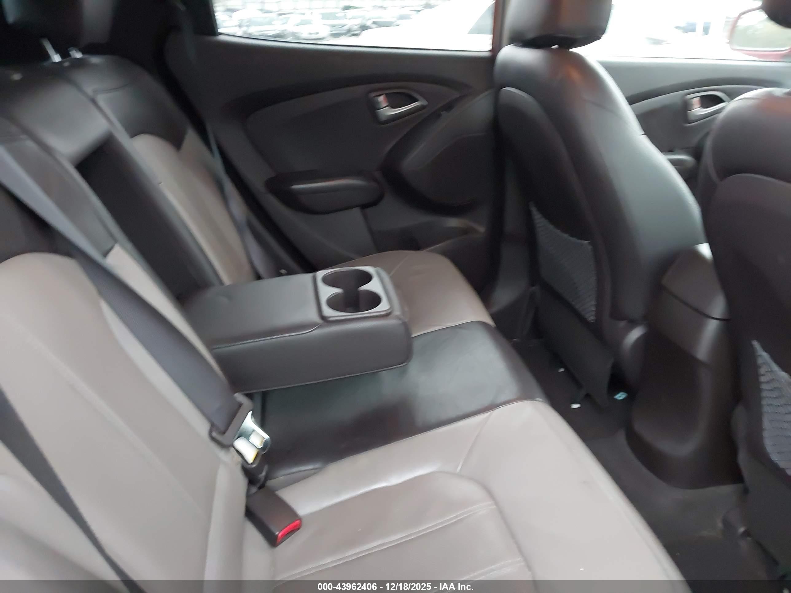 HYUNDAI TUCSON image 8