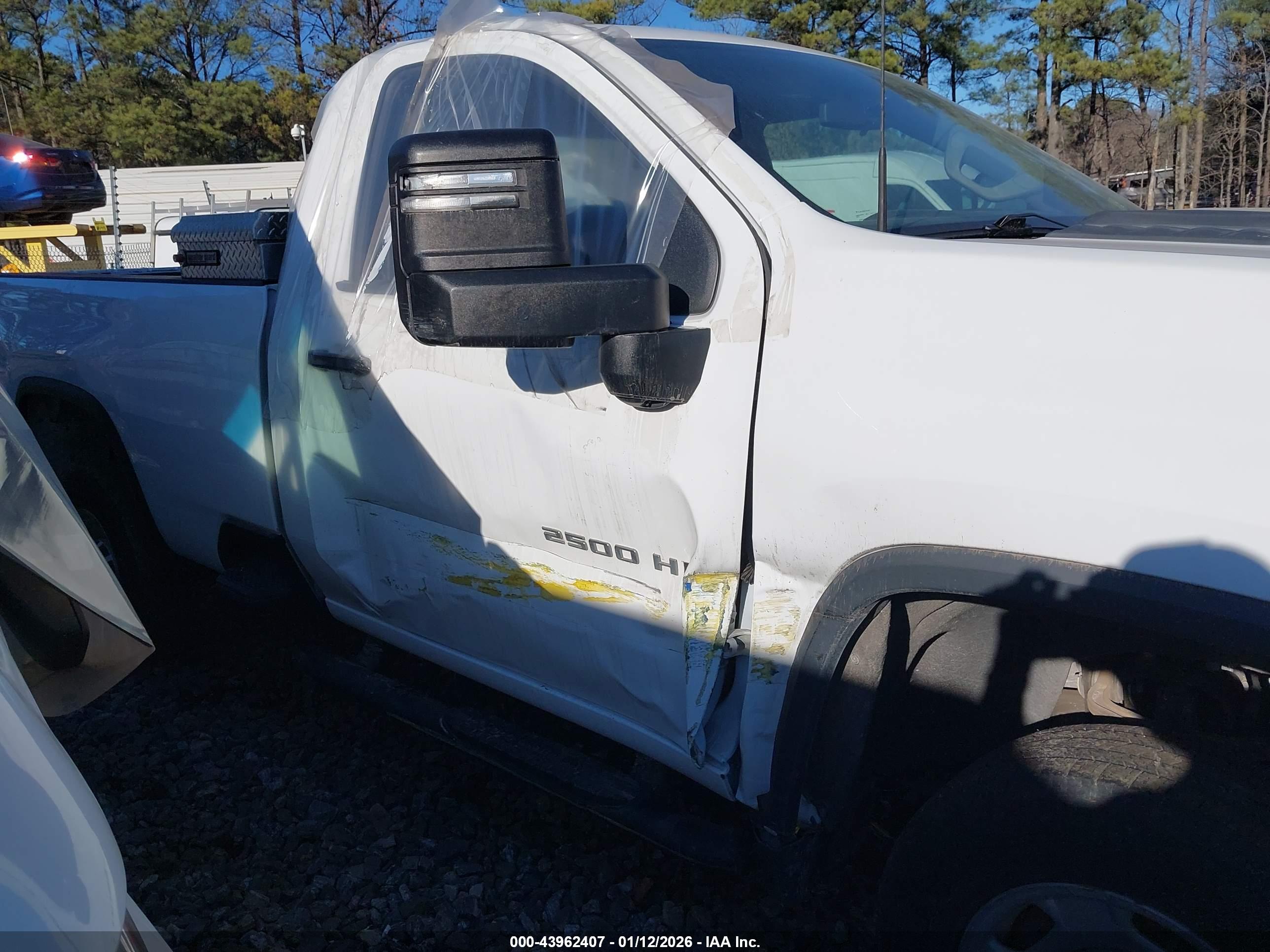 CHEVROLET SILVERADO image 6