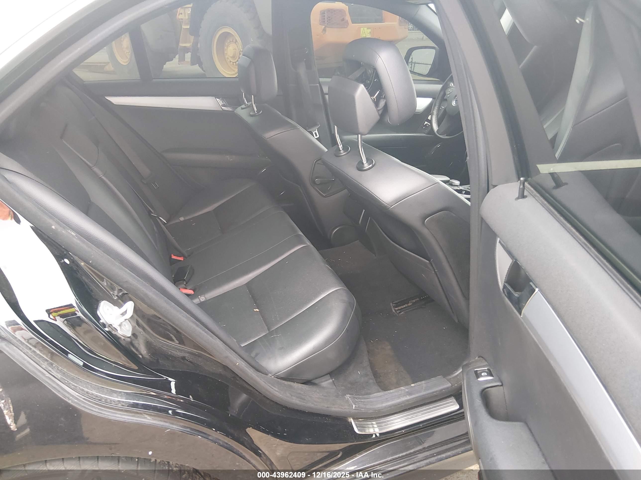 MERCEDES-BENZ C image 8