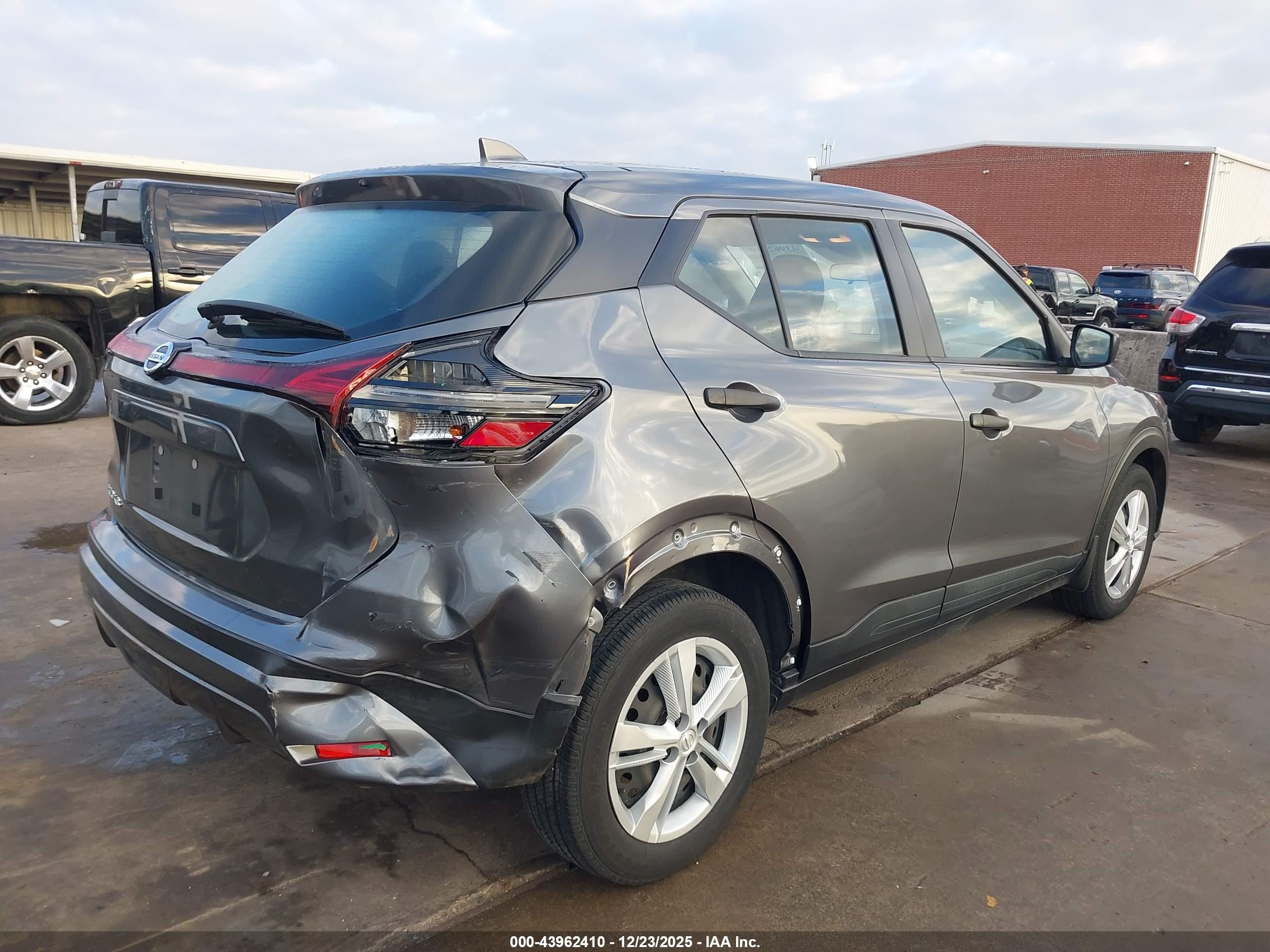 NISSAN KICKS image 4