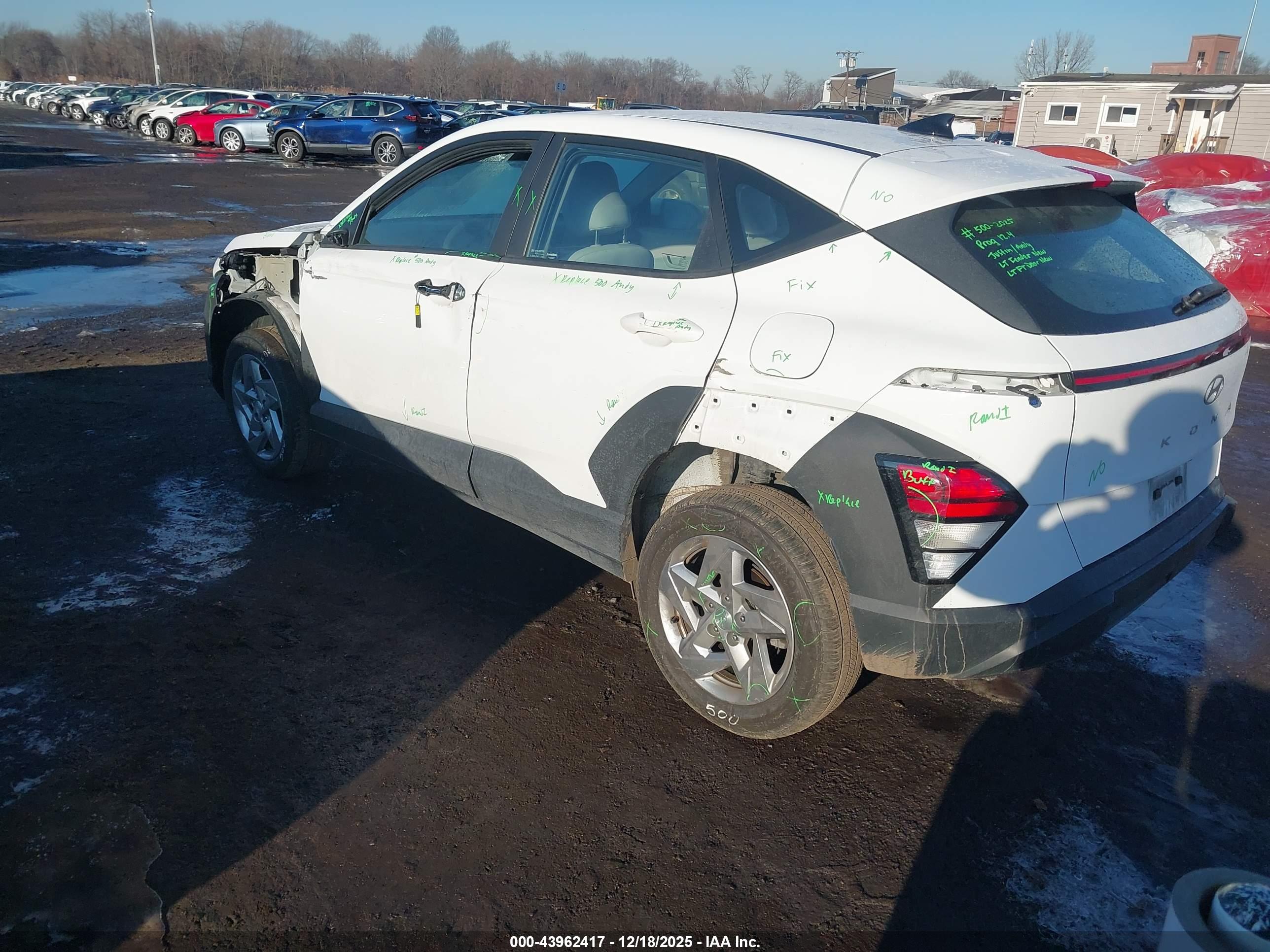 HYUNDAI KONA image 3
