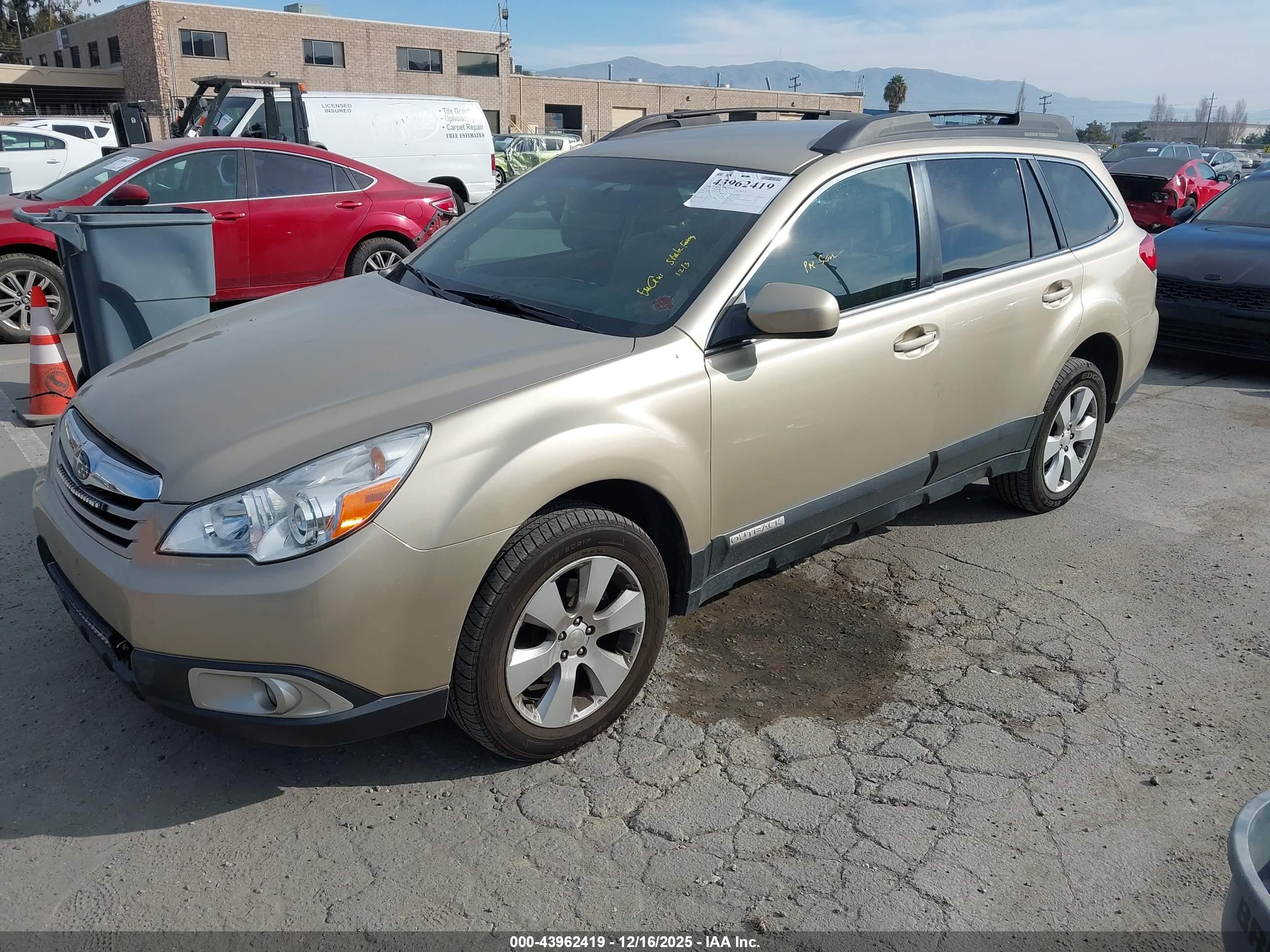 SUBARU OUTBACK image 2