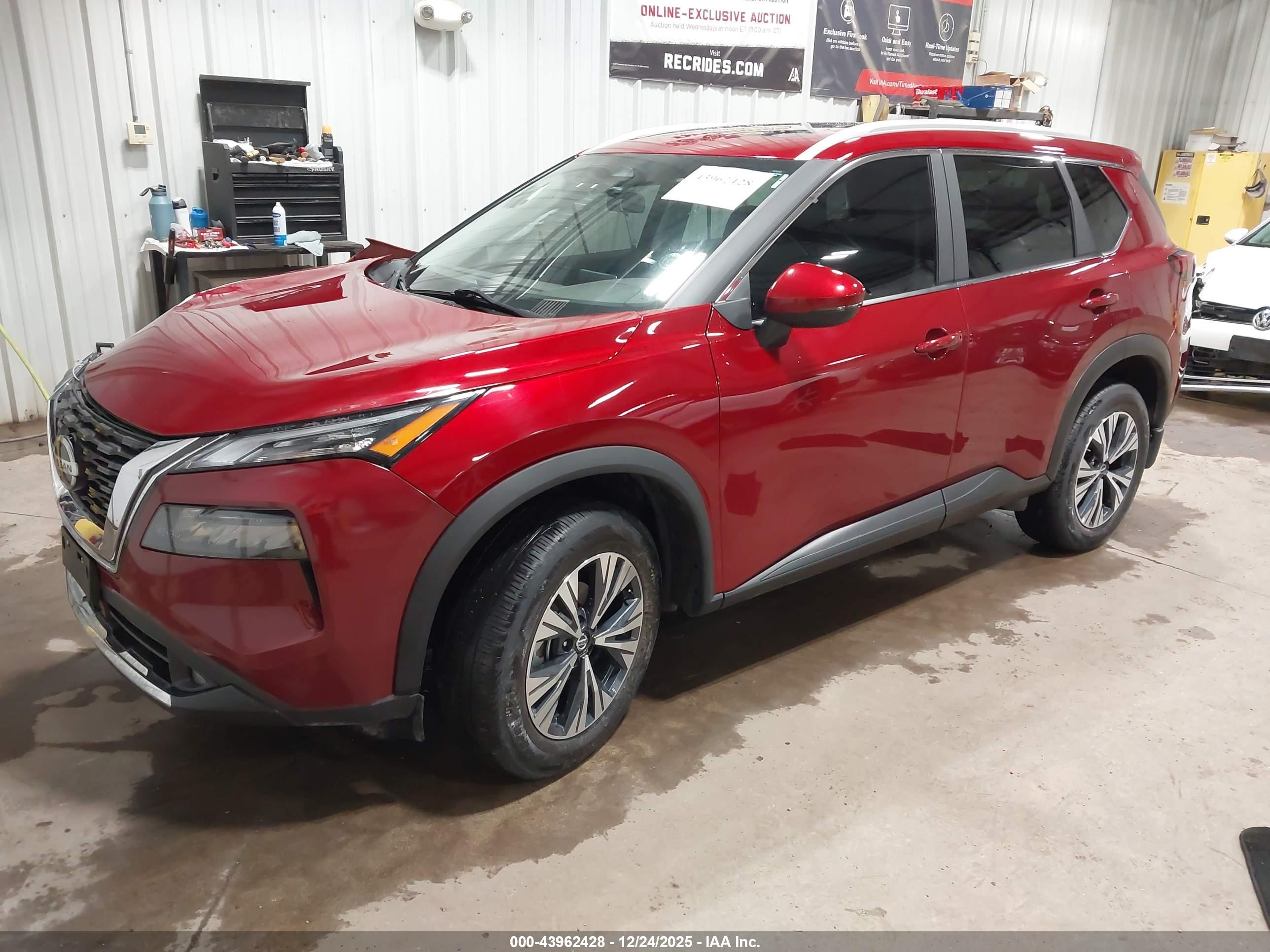 NISSAN ROGUE image 2