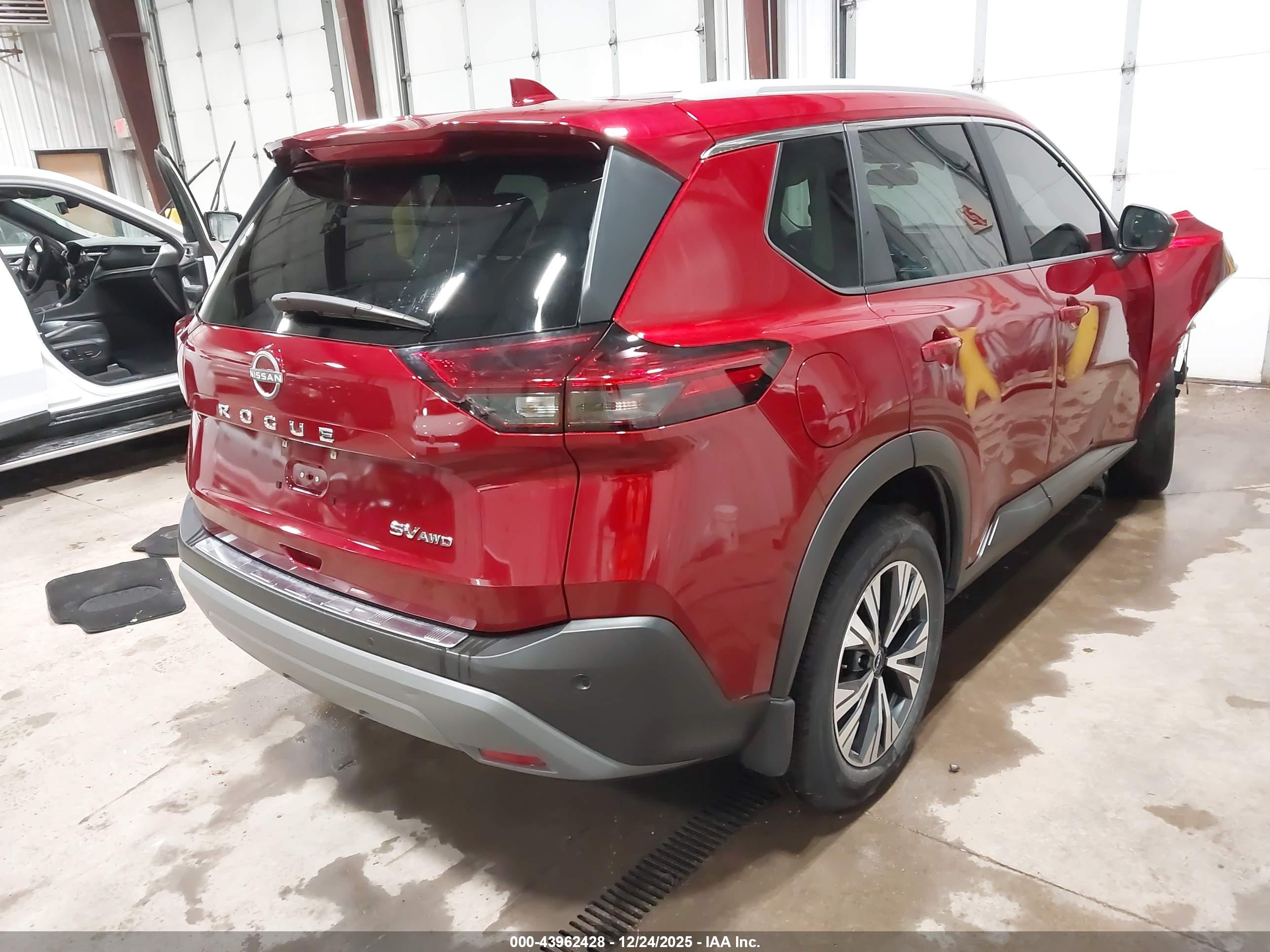 NISSAN ROGUE image 4