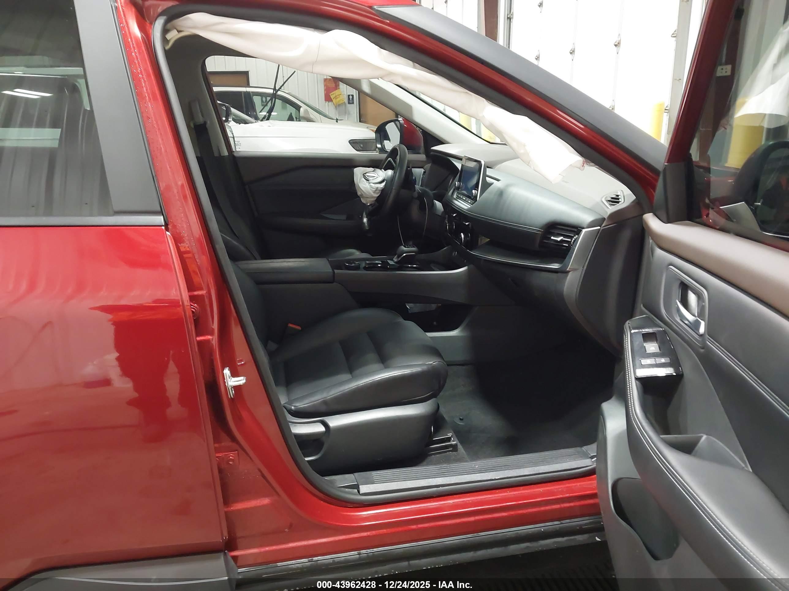 NISSAN ROGUE image 5