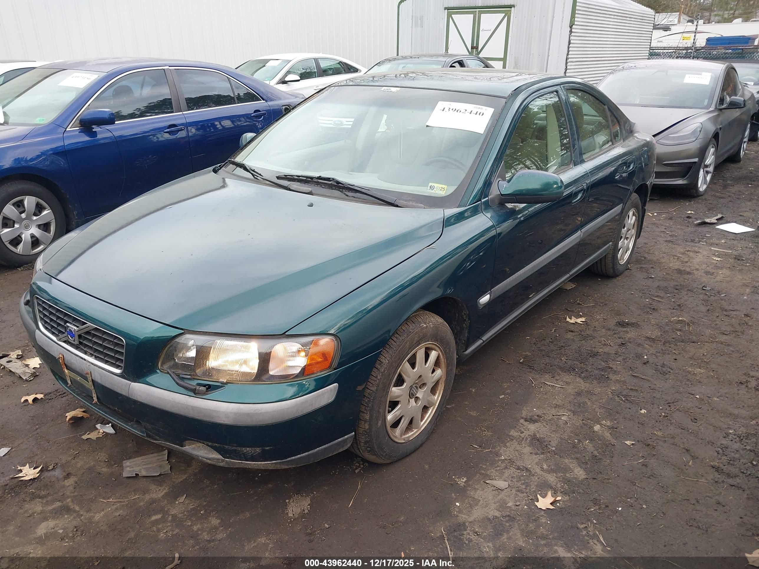 VOLVO S60 image 2