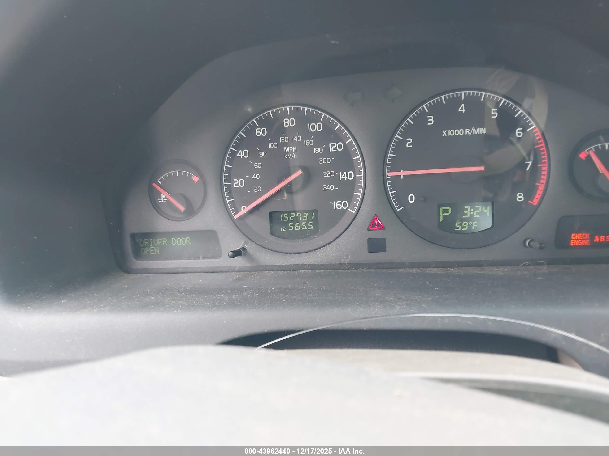 VOLVO S60 image 7