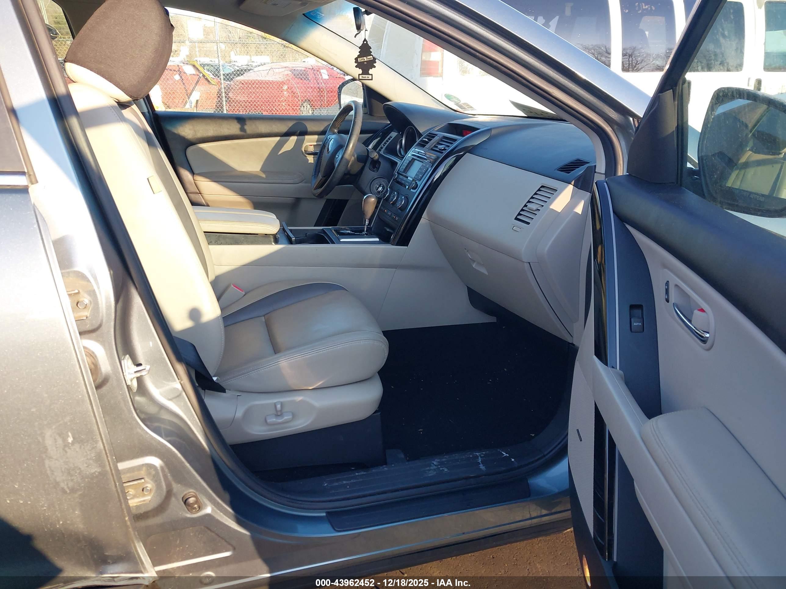 MAZDA CX-9 image 5