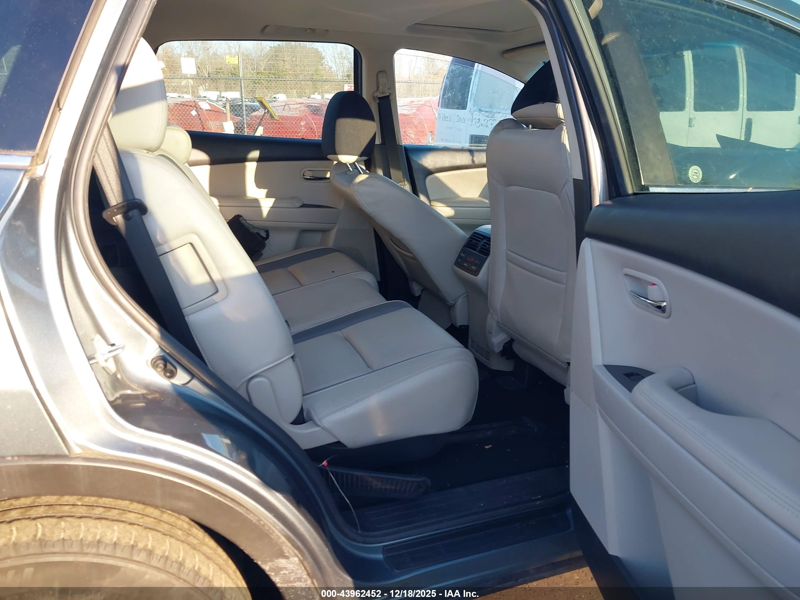 MAZDA CX-9 image 8