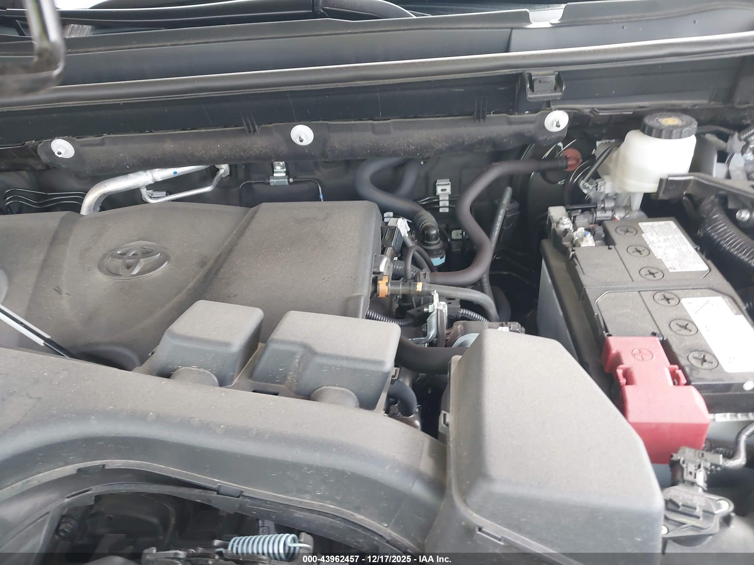 TOYOTA RAV4 image 10