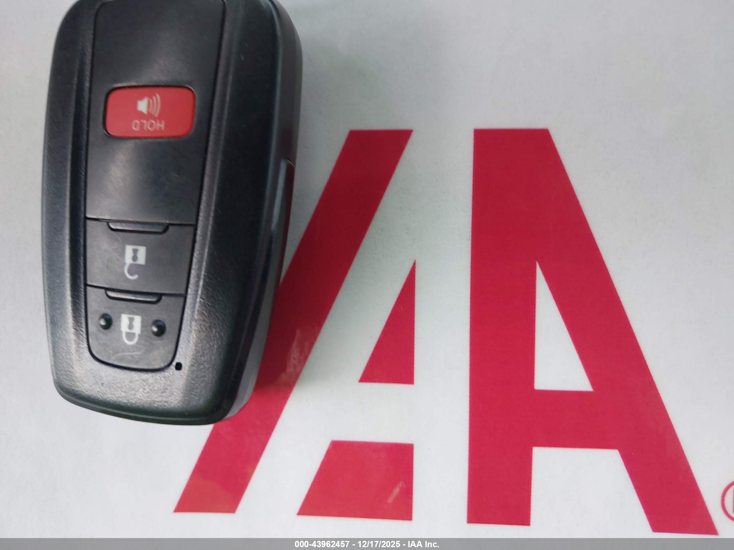 TOYOTA RAV4 image 11
