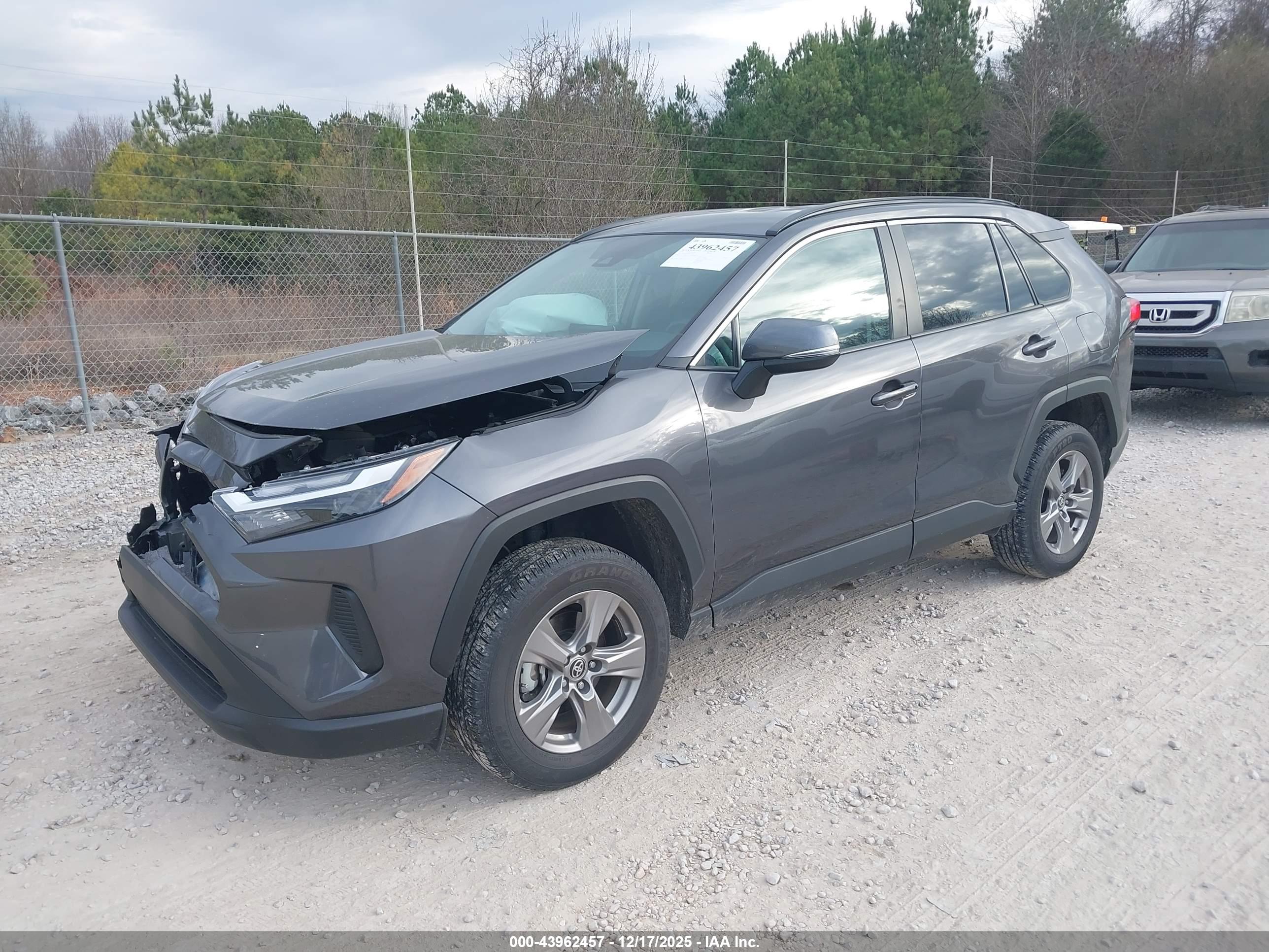 TOYOTA RAV4 image 2