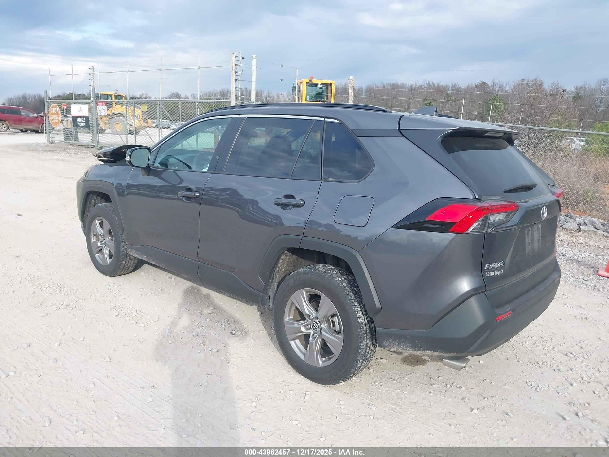 TOYOTA RAV4 image 3