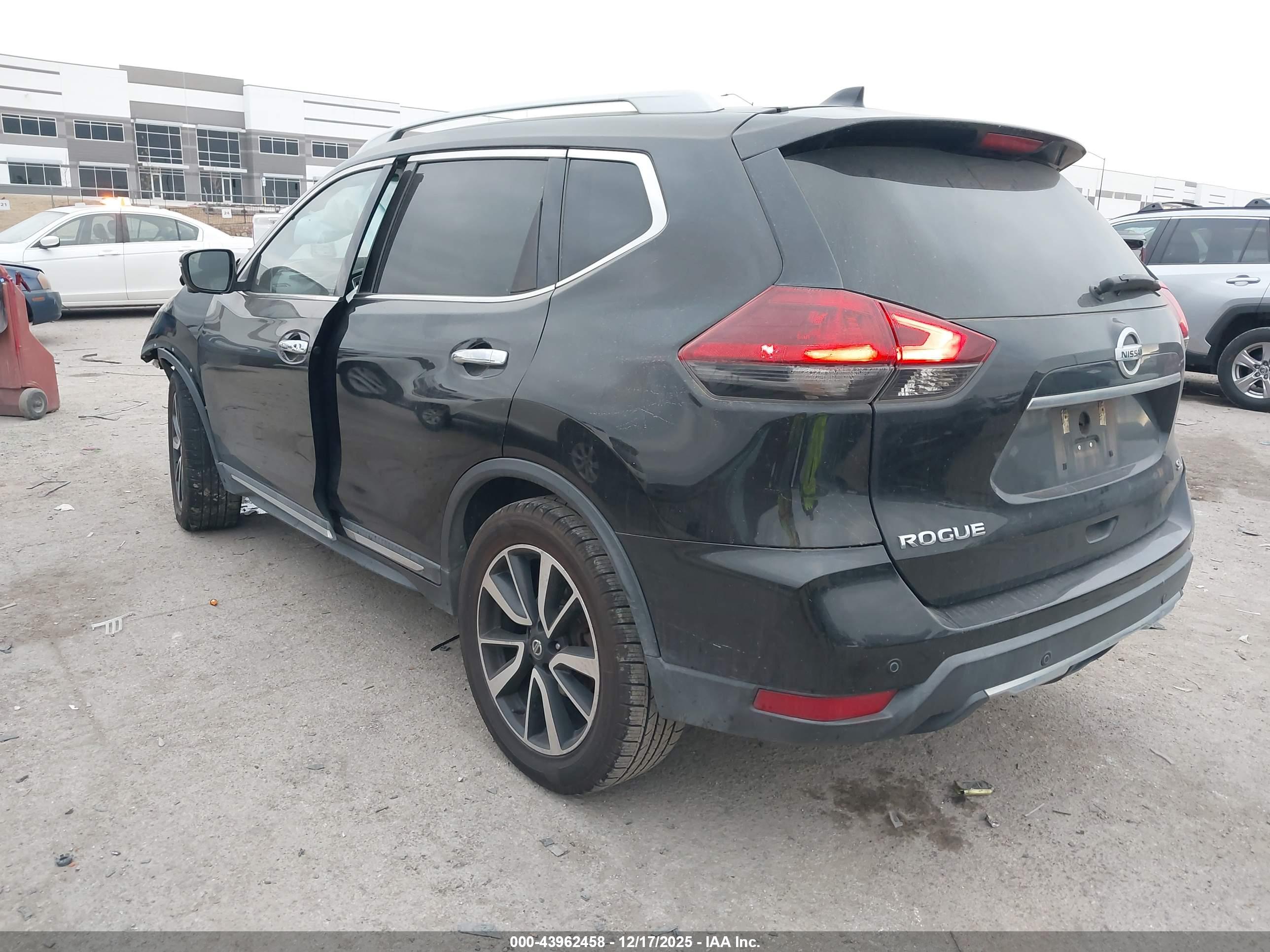 NISSAN ROGUE image 3