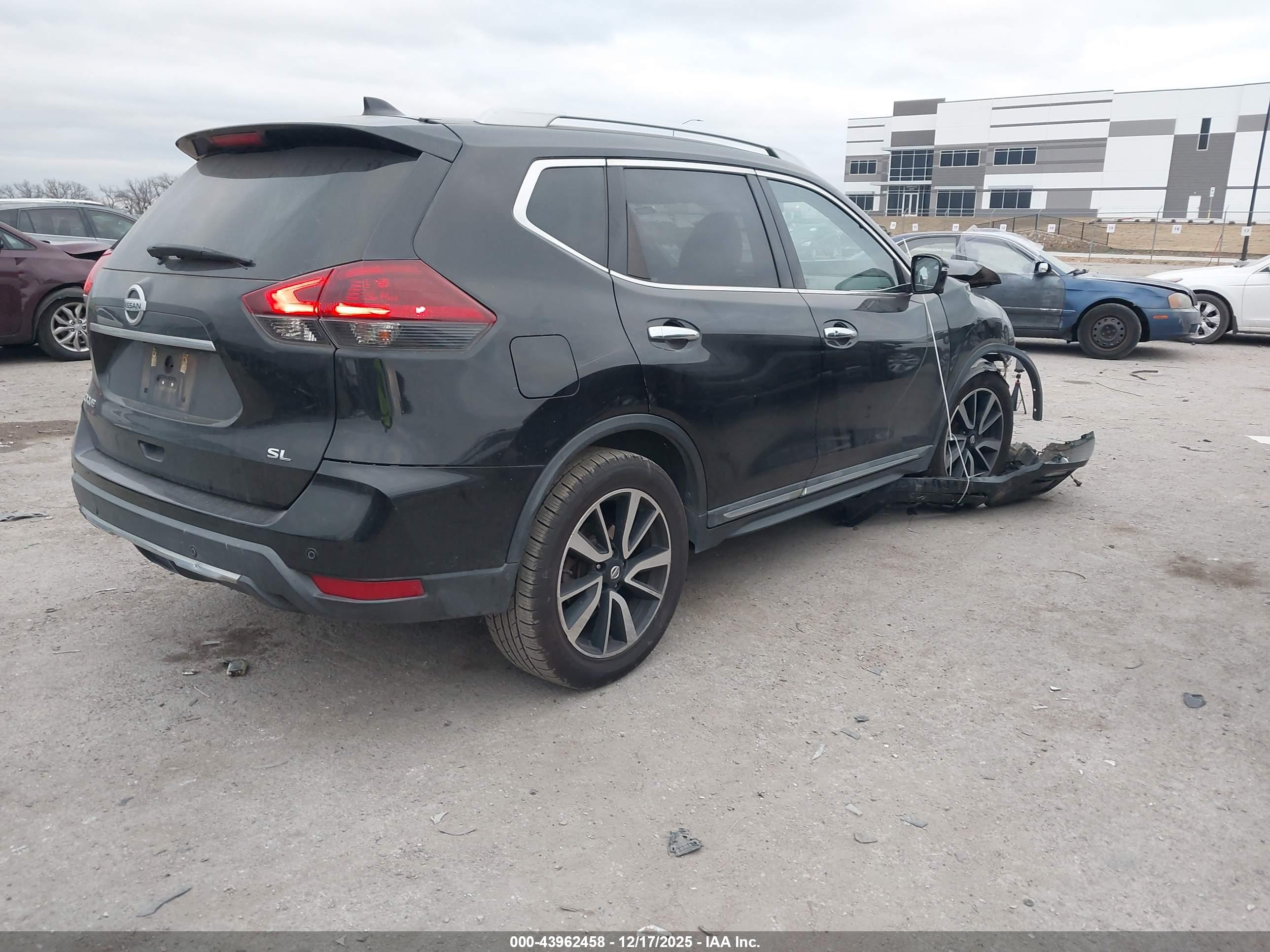 NISSAN ROGUE image 4
