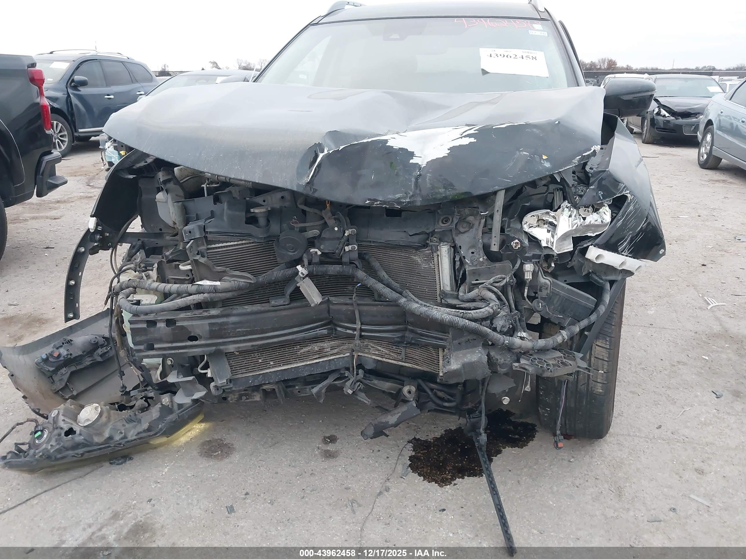 NISSAN ROGUE image 6