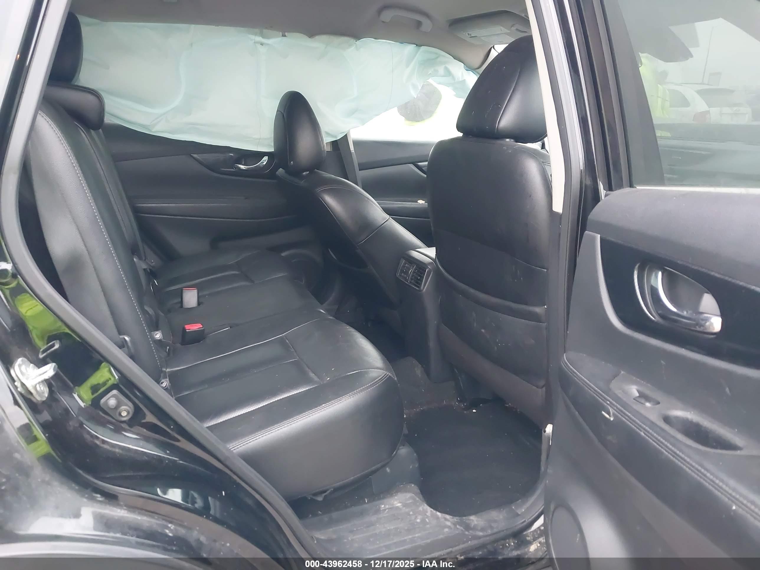 NISSAN ROGUE image 8