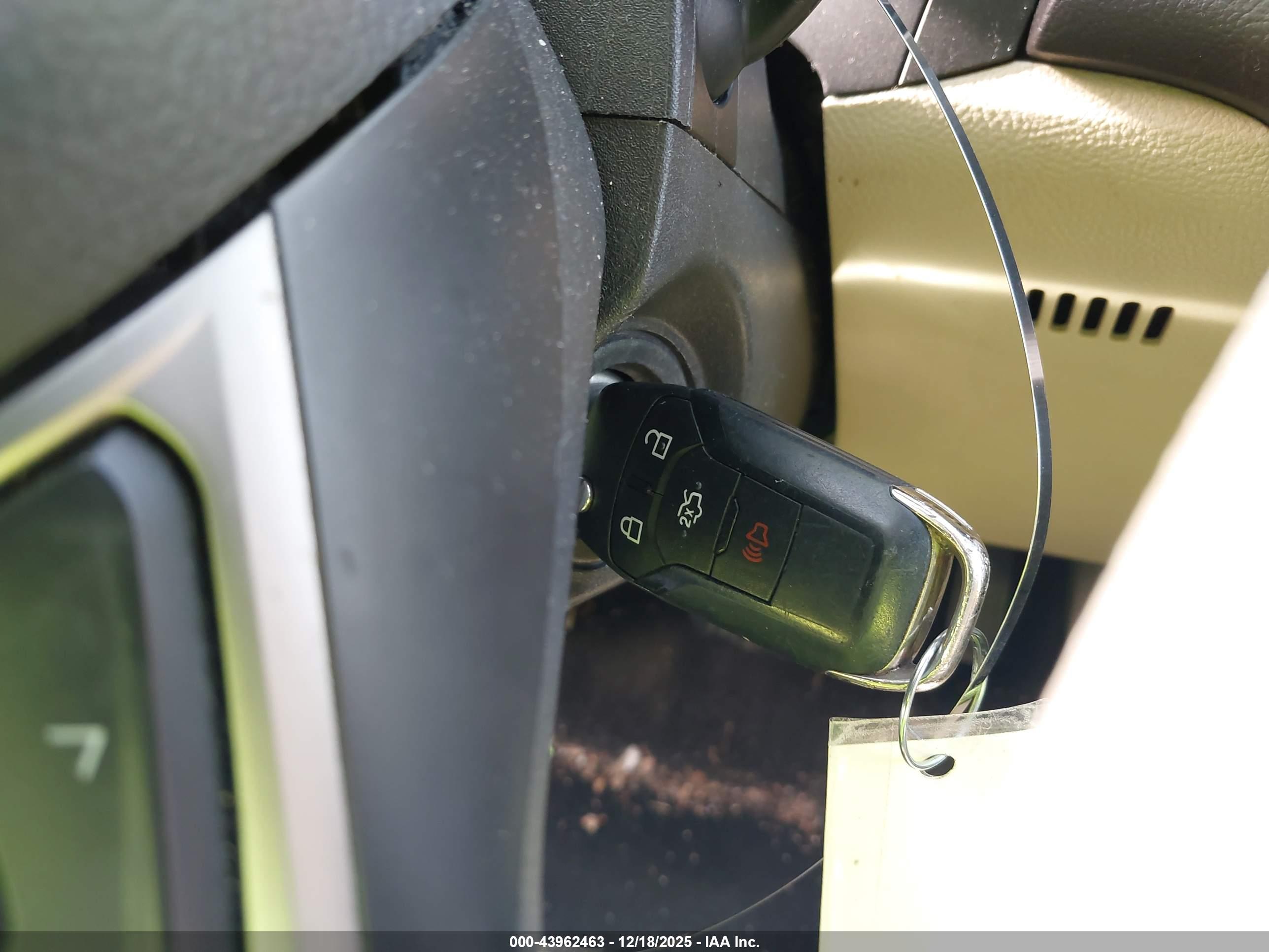 FORD FUSION image 11