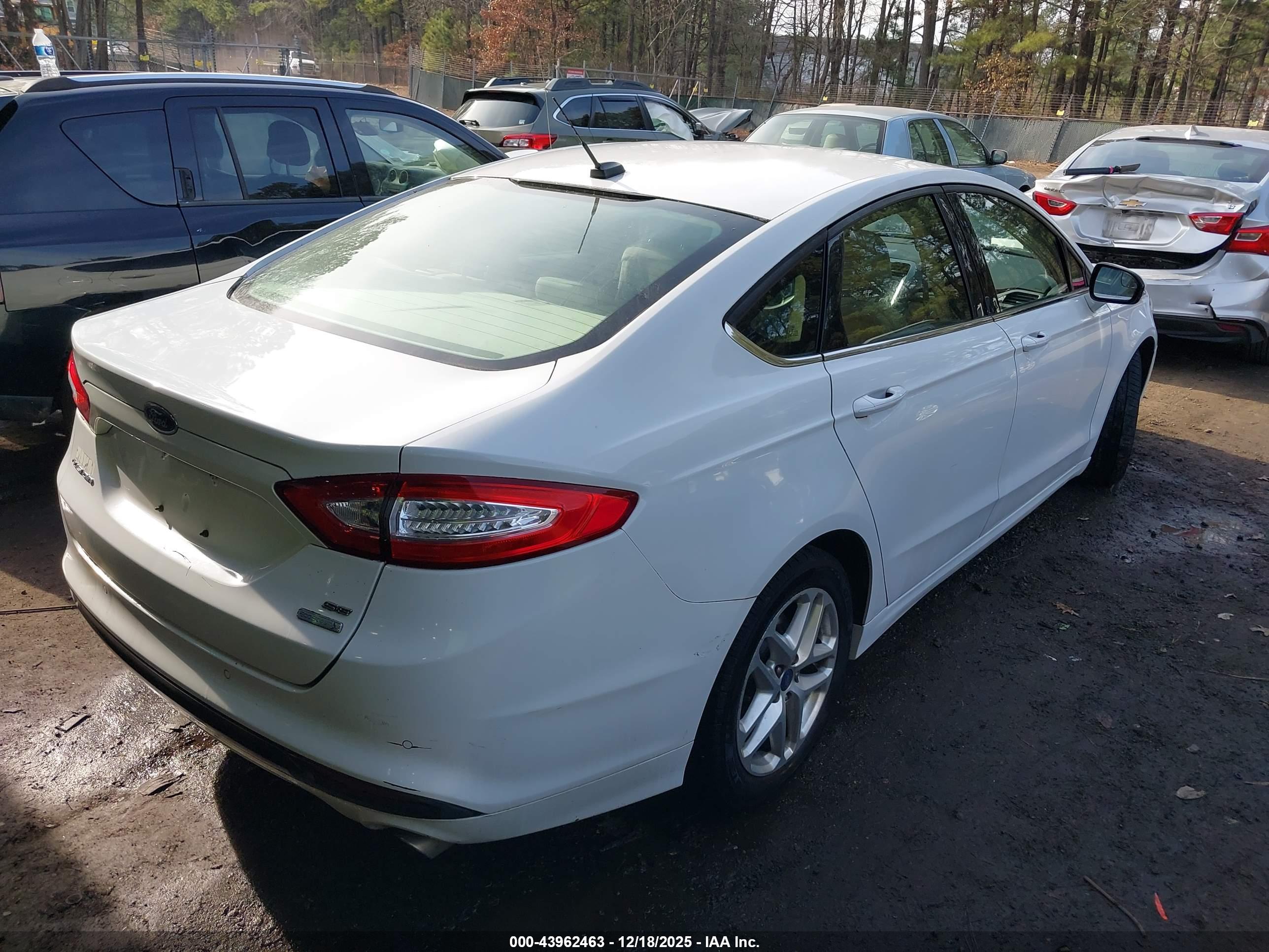 FORD FUSION image 4