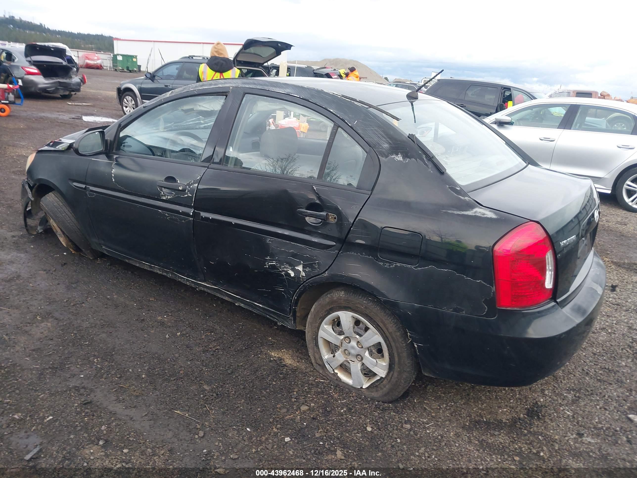 HYUNDAI ACCENT image 3